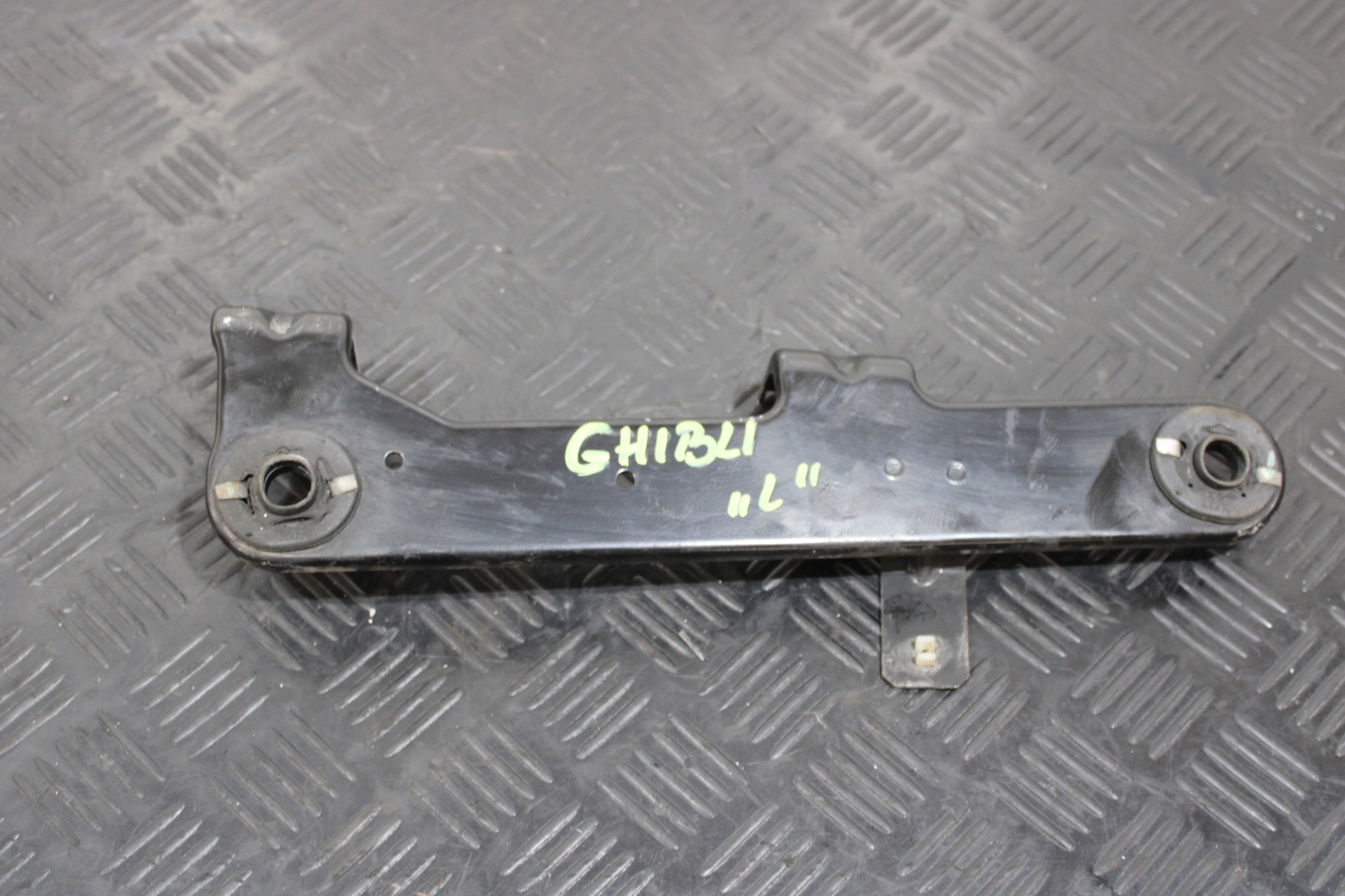 Support Support plaque Intercooler Gauche MASERATI GHIBLI M157