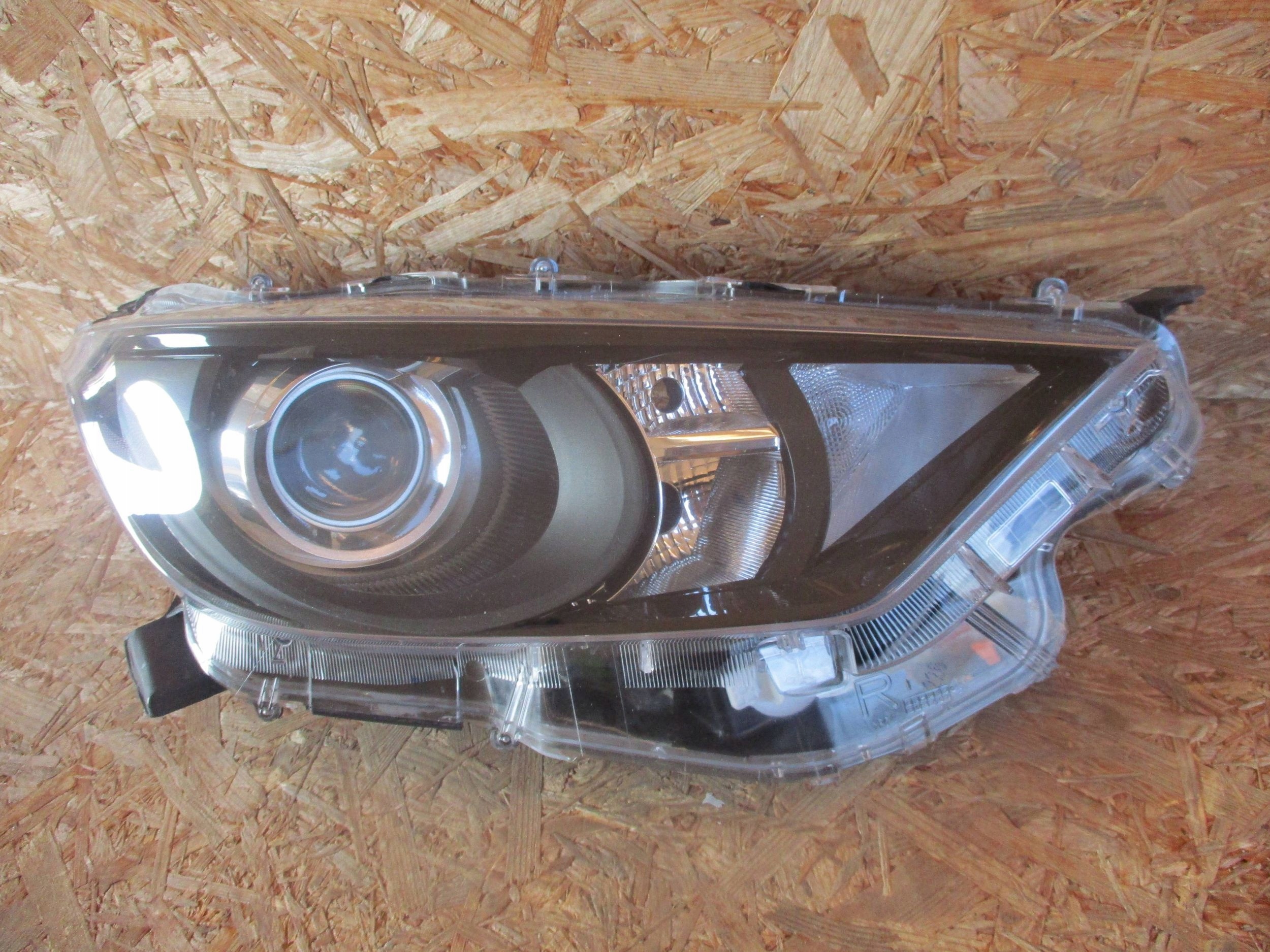 light front front right TOYOTA YARIS IV
