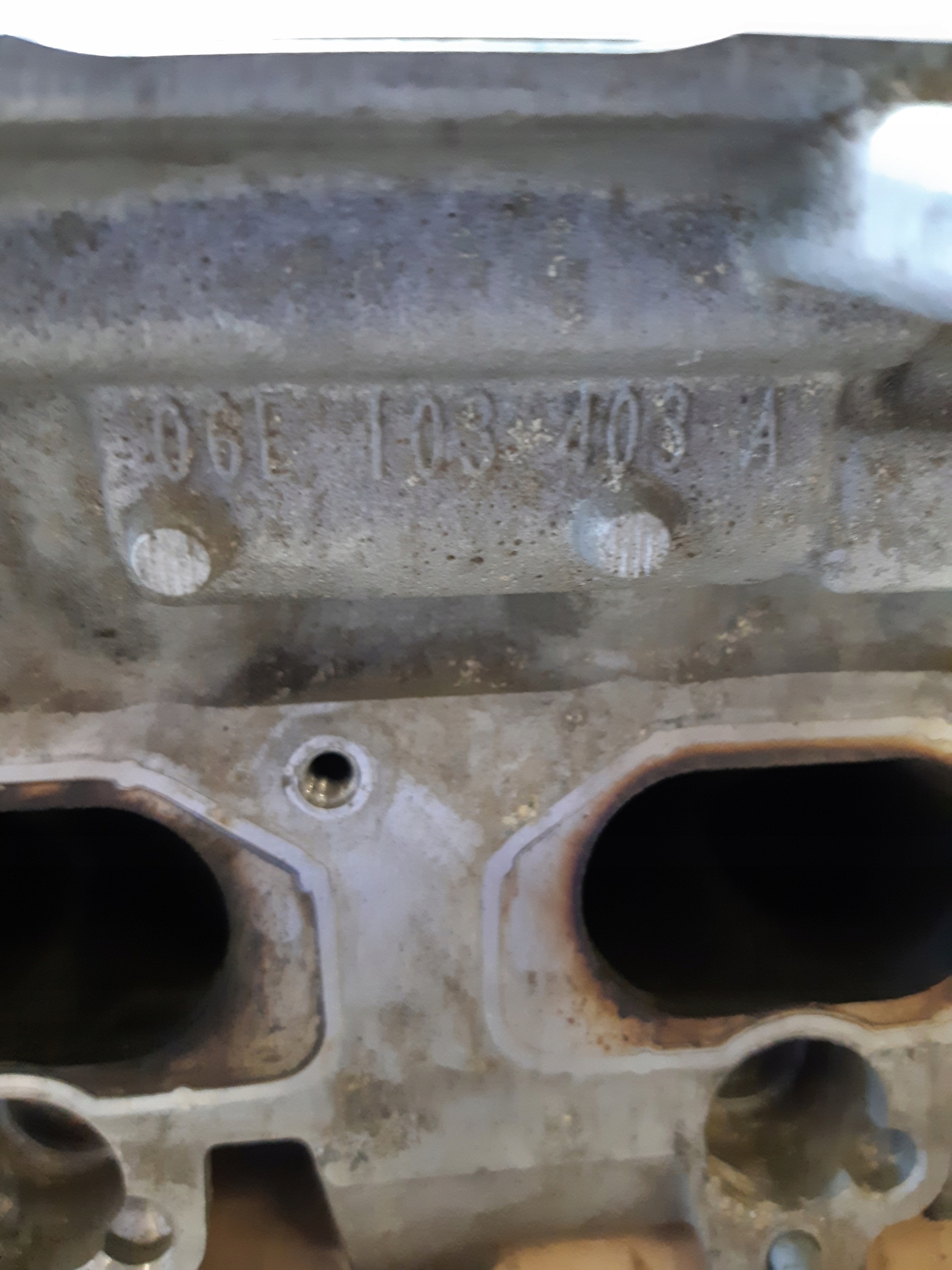 AUDI Q5 8R 3.2 FSI CAL head. of the engine left 06E103403A