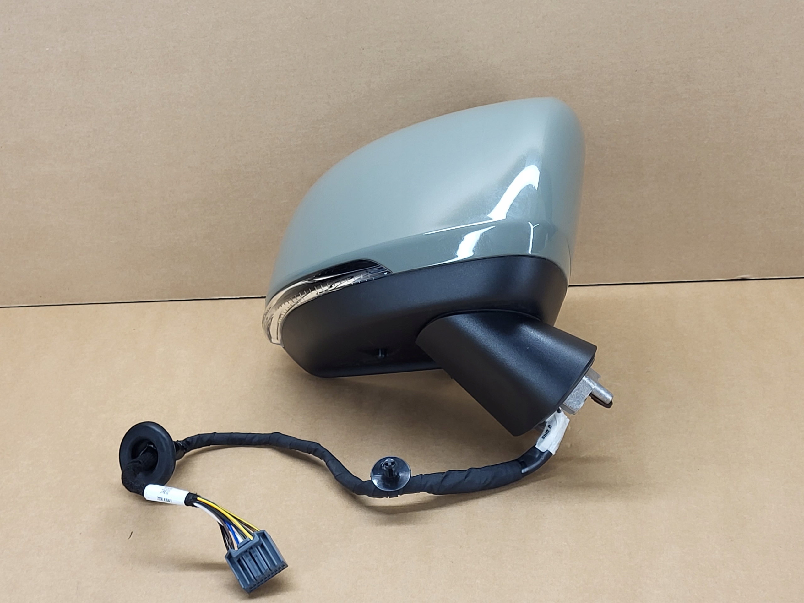 right mirror VOLVO XC40 12 vertical colour 733