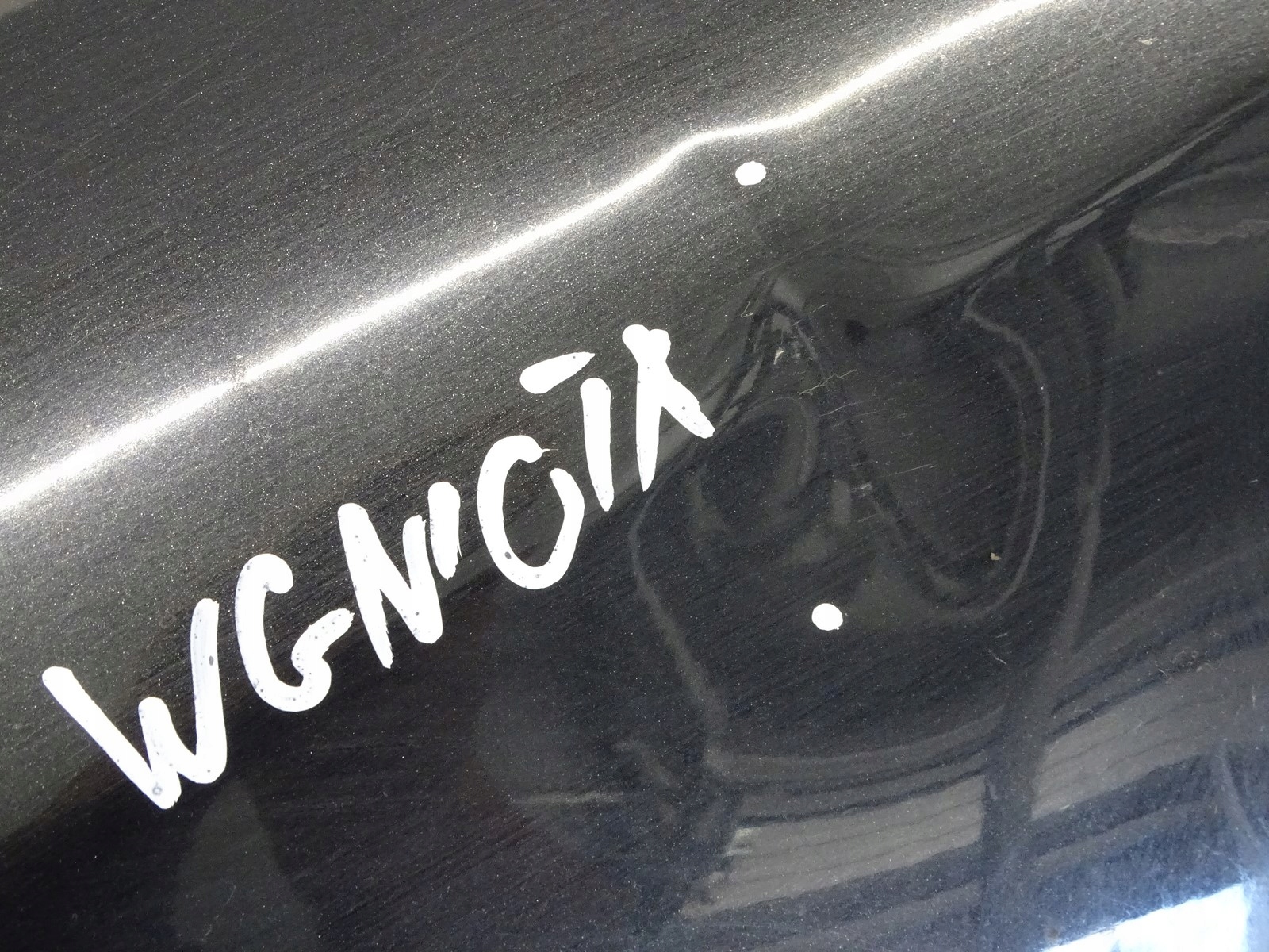 fender left front front CHRYSLER 300C and black PXR