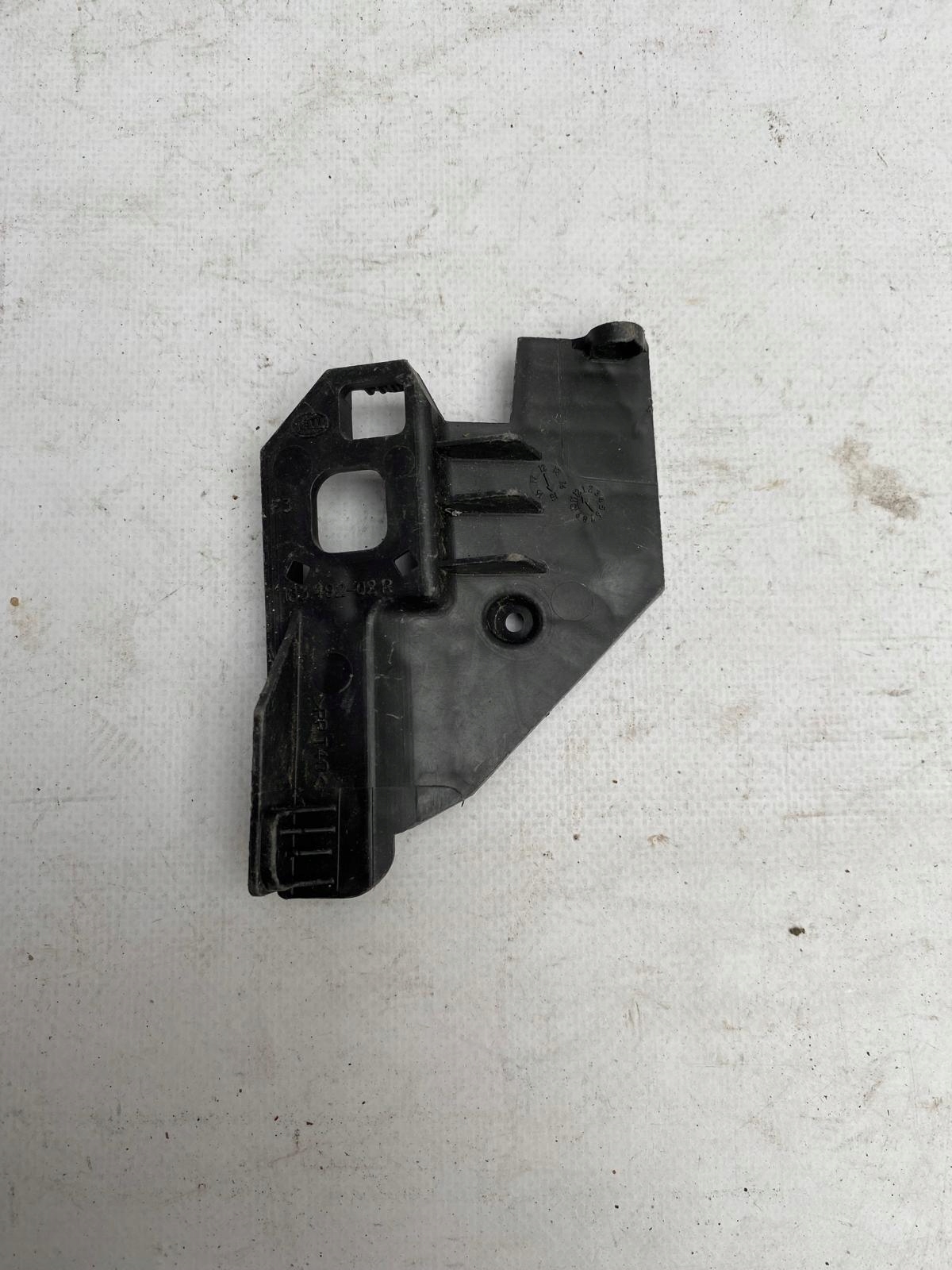 MERCEDES A-KLASA W176 ELEMENT NAPRAWCZY support REFLEKTORA front right