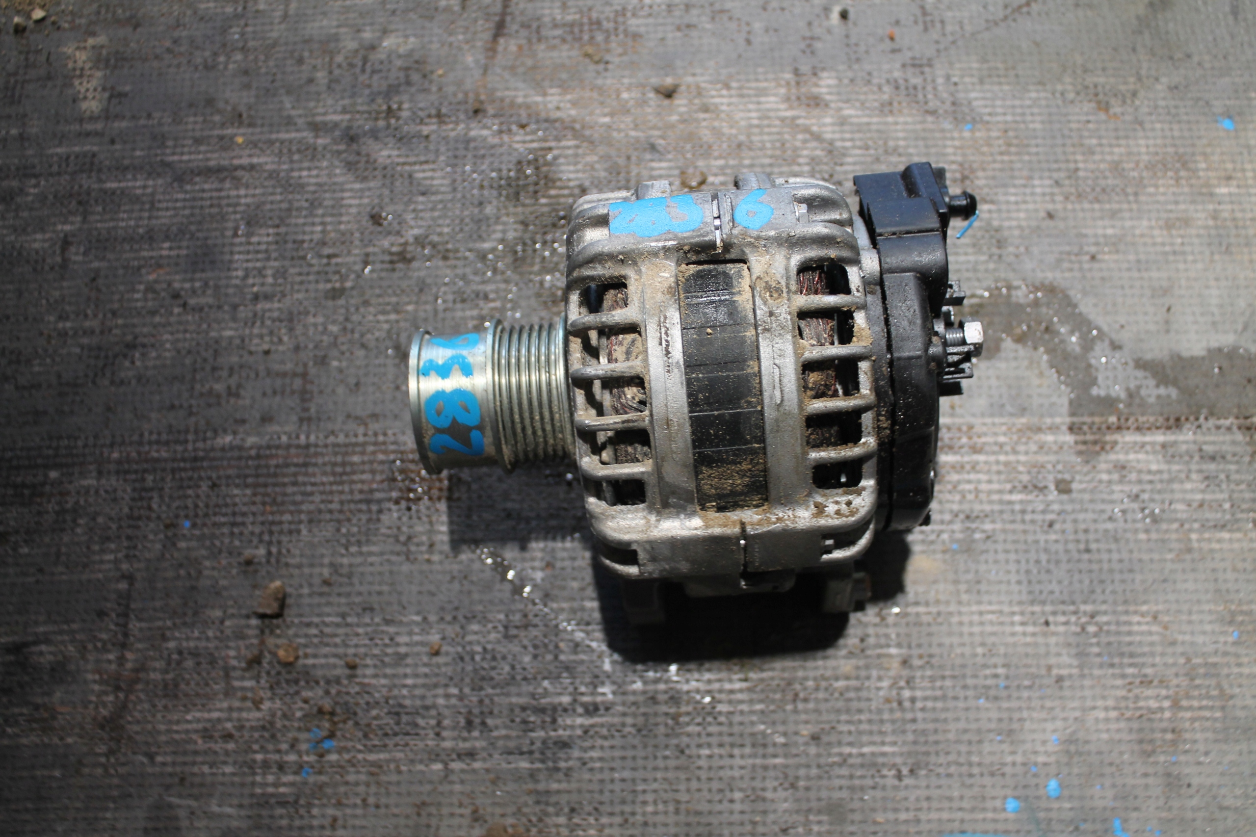 2836. ALTERNATOR VW 05E903027B
