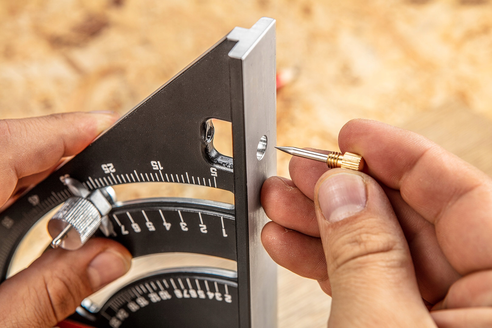 NEO UNIWERSALNY KĄTOWNIK ALUMINIOWY EKIERKA BUDOWLANA ZE STOPKĄ 185mm 72105 Szerokość 185 mm