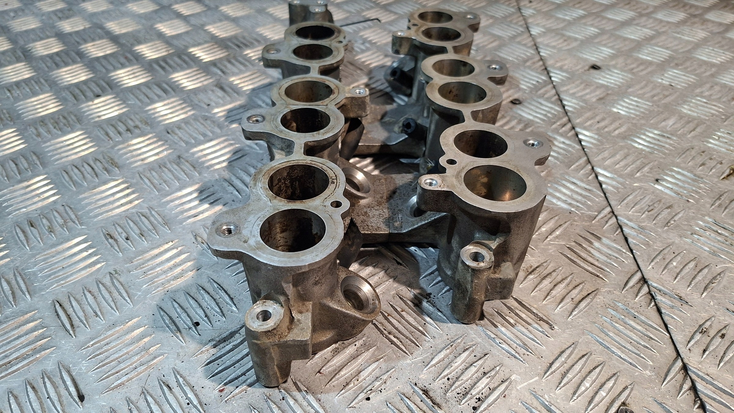 intake manifold lower FORD COUGAR 2.5 V6