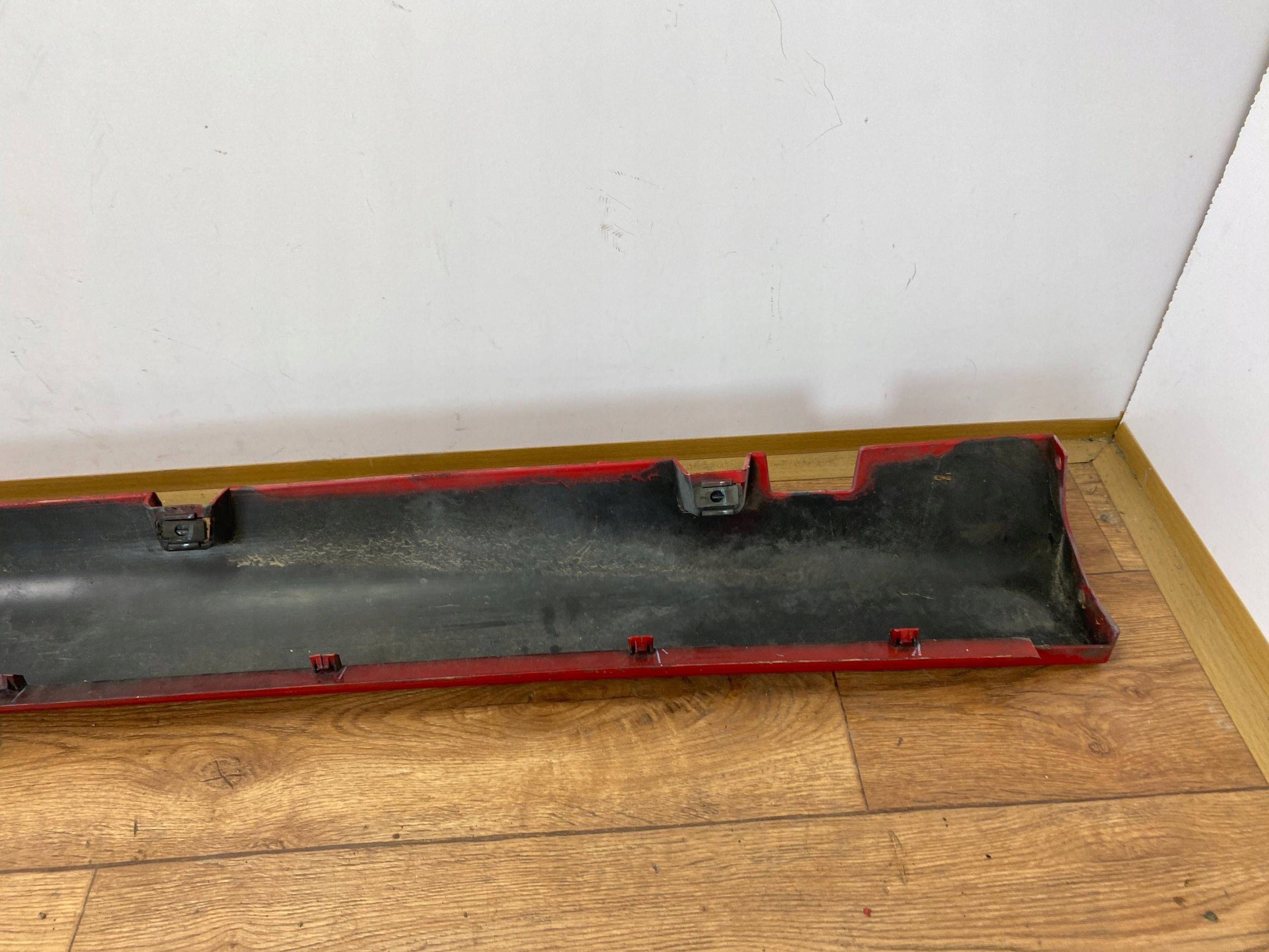 cap threshold left Dodge Charger 2015+