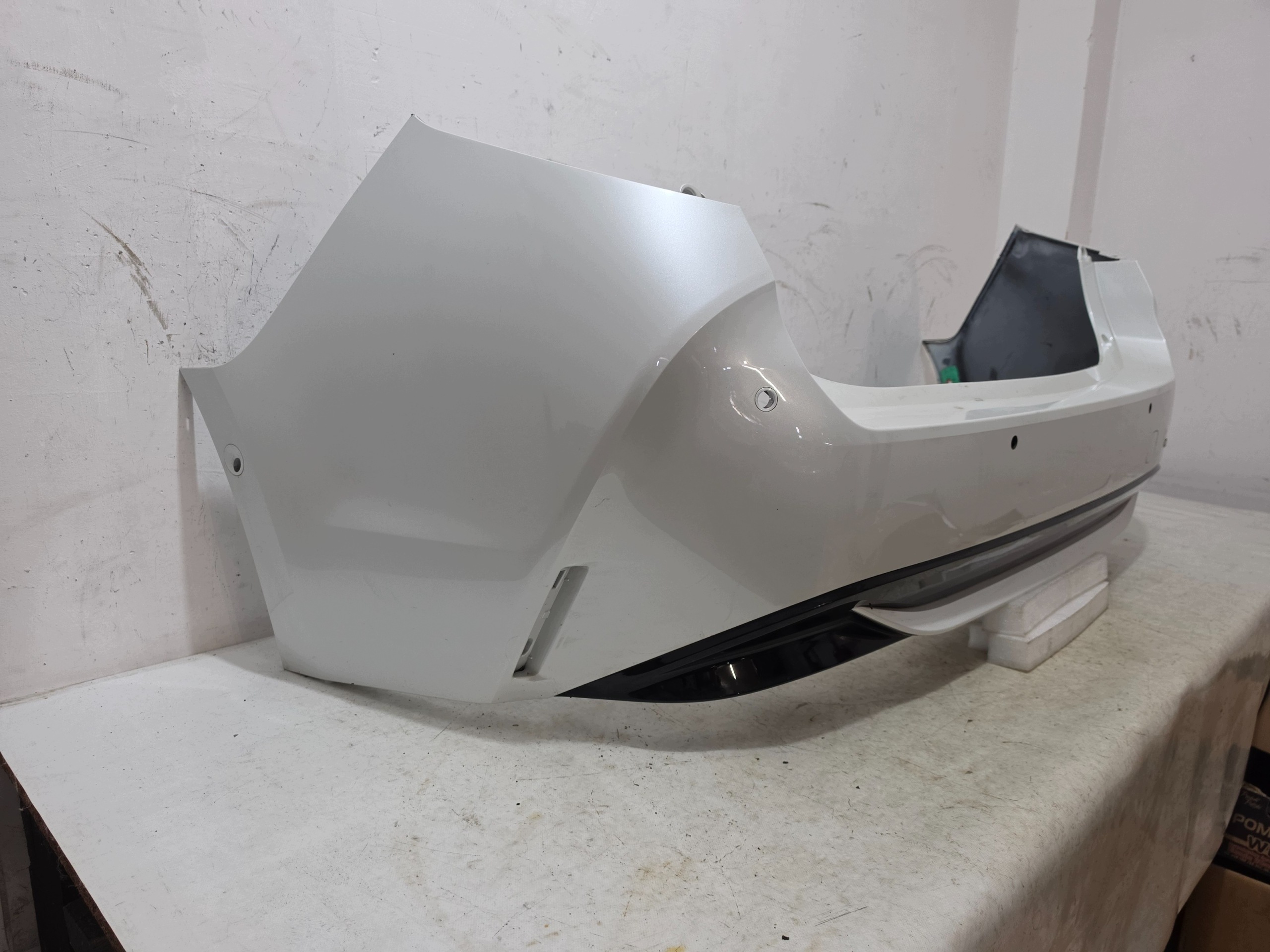 ^ TOYOTA COROLLA E21 KOMBI bumper rear part rear below PDC 52159-02C80