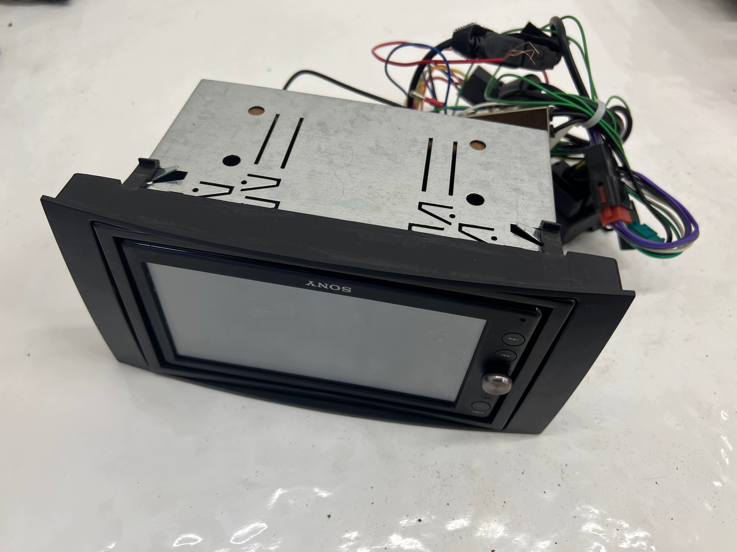 VW TOUAREG e 7L RADIO SONY XAV-AX100