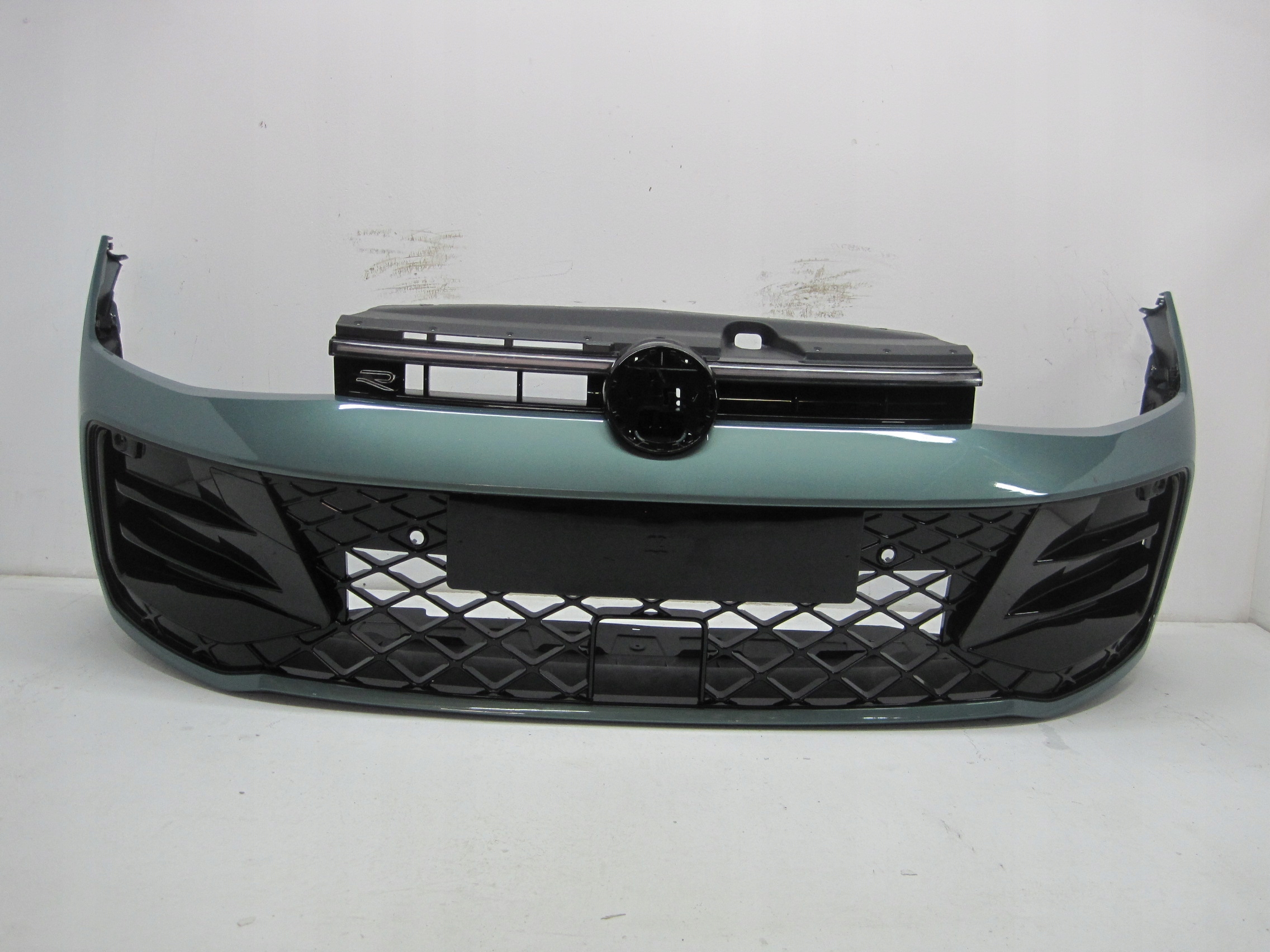 bumper VW PASSAT B9 3J0 R-LINE LED below 6 PDC below RADAR front front