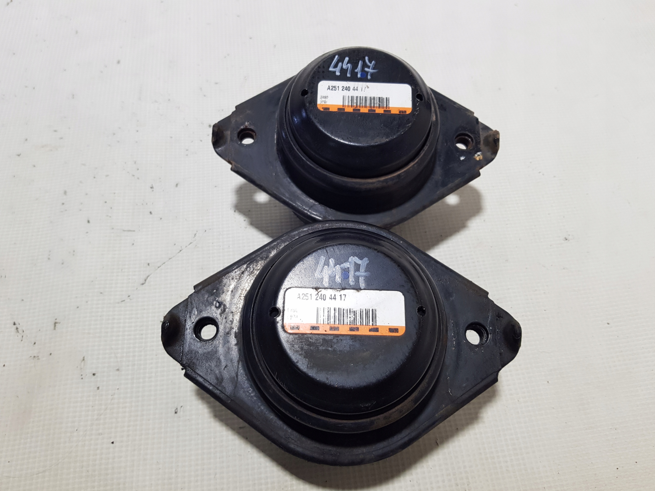 engine mount Mercedes W251 2512404417
