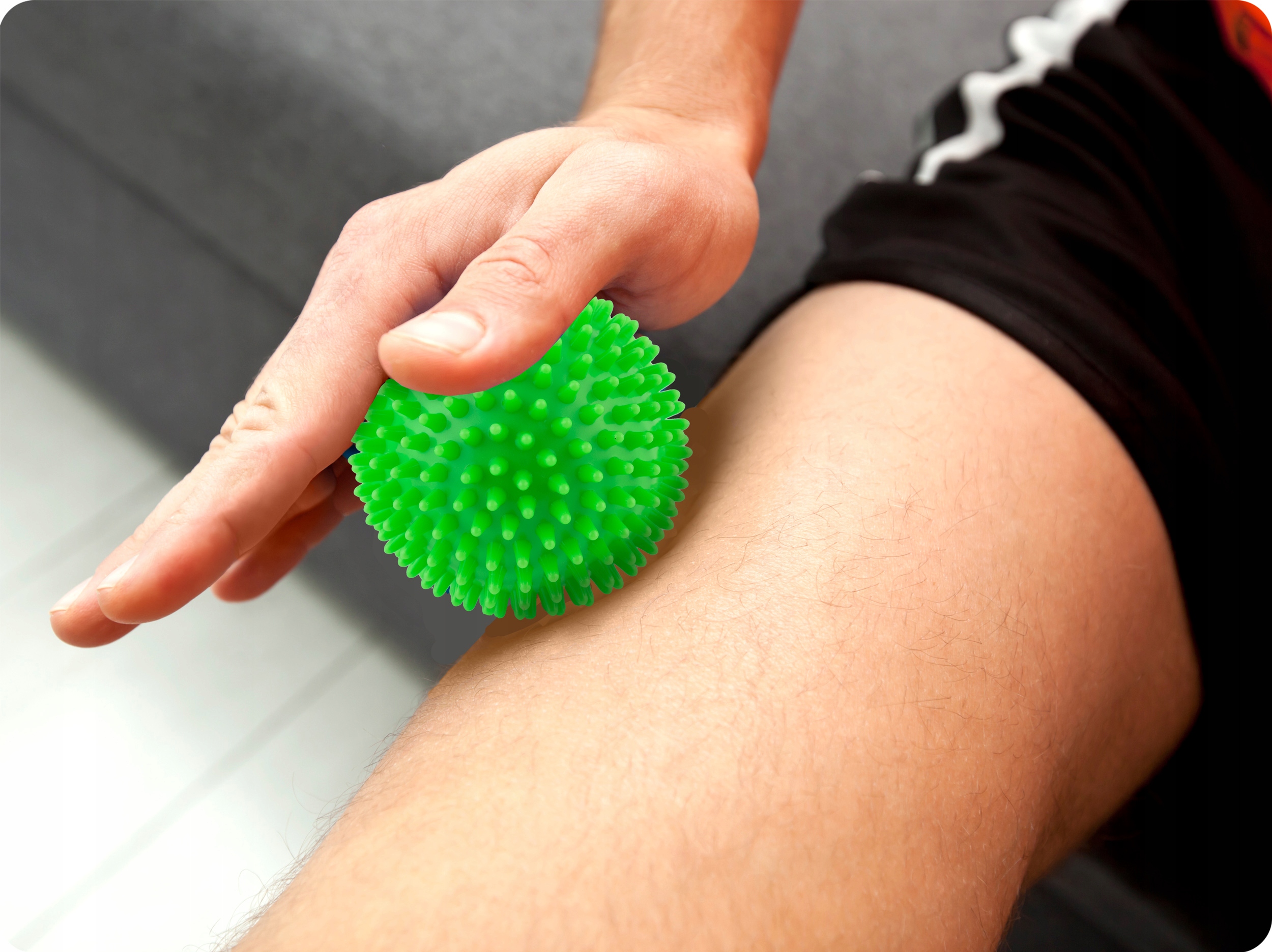 PIŁKA Z KOLCAMI DO MASAŻU FITNESS ROLLER TWARDA 9cm NS-957 RAHABILITACYJNA Model NS-957