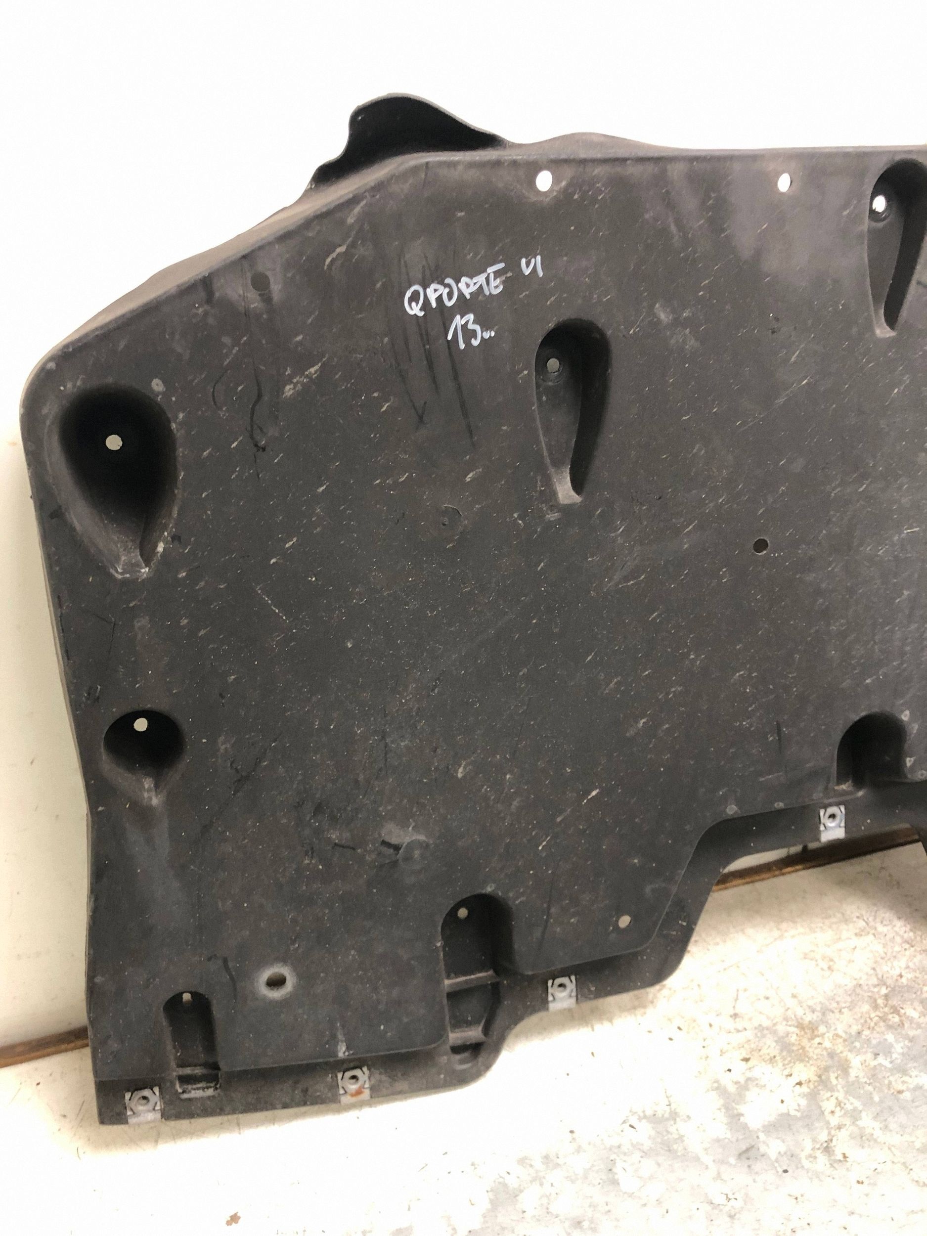cover below engine MASERATI QUATTROPORTE VI 670003440