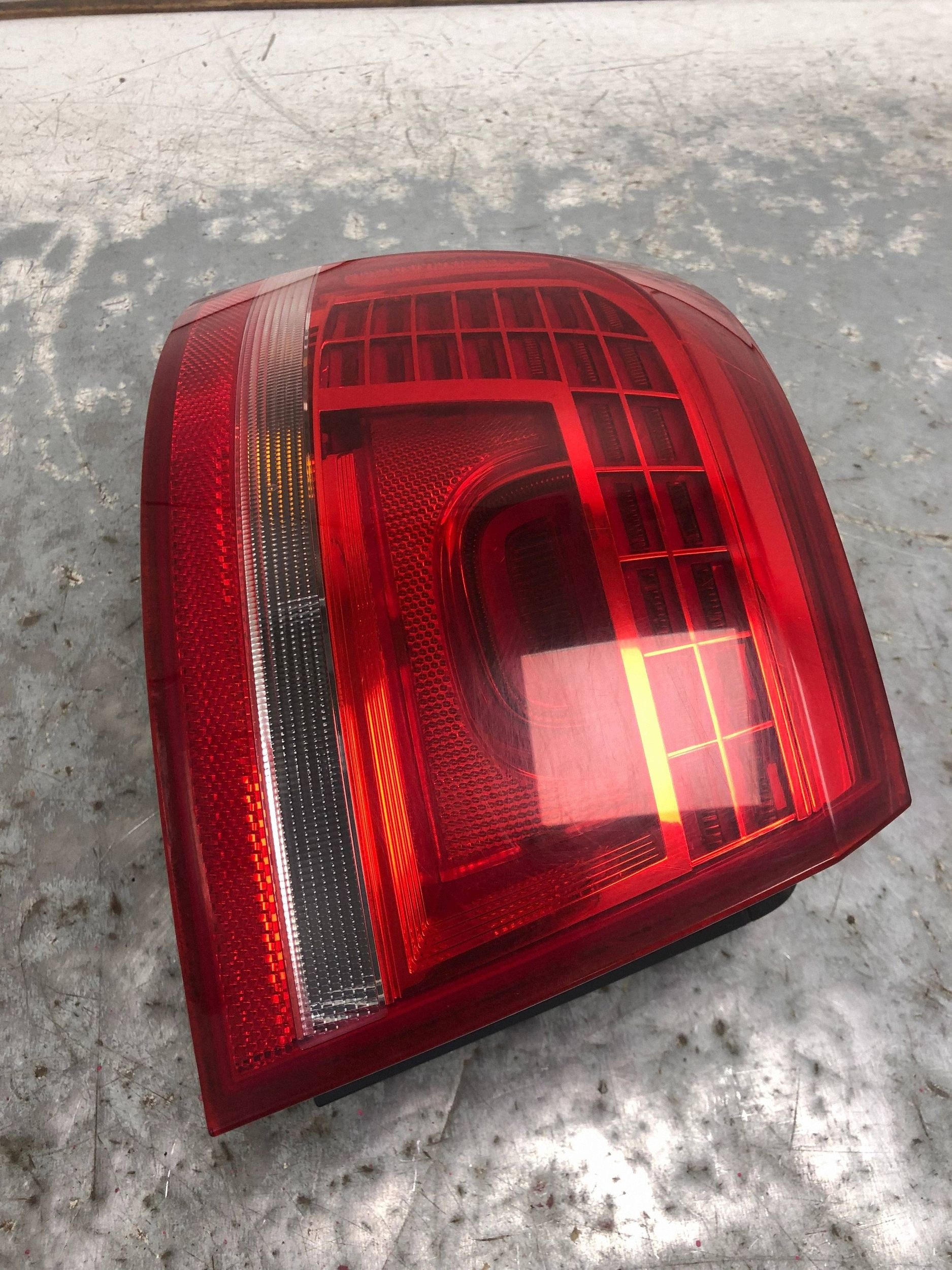 light left rear part VW PASSAT B7 KOMBI 3AF945309