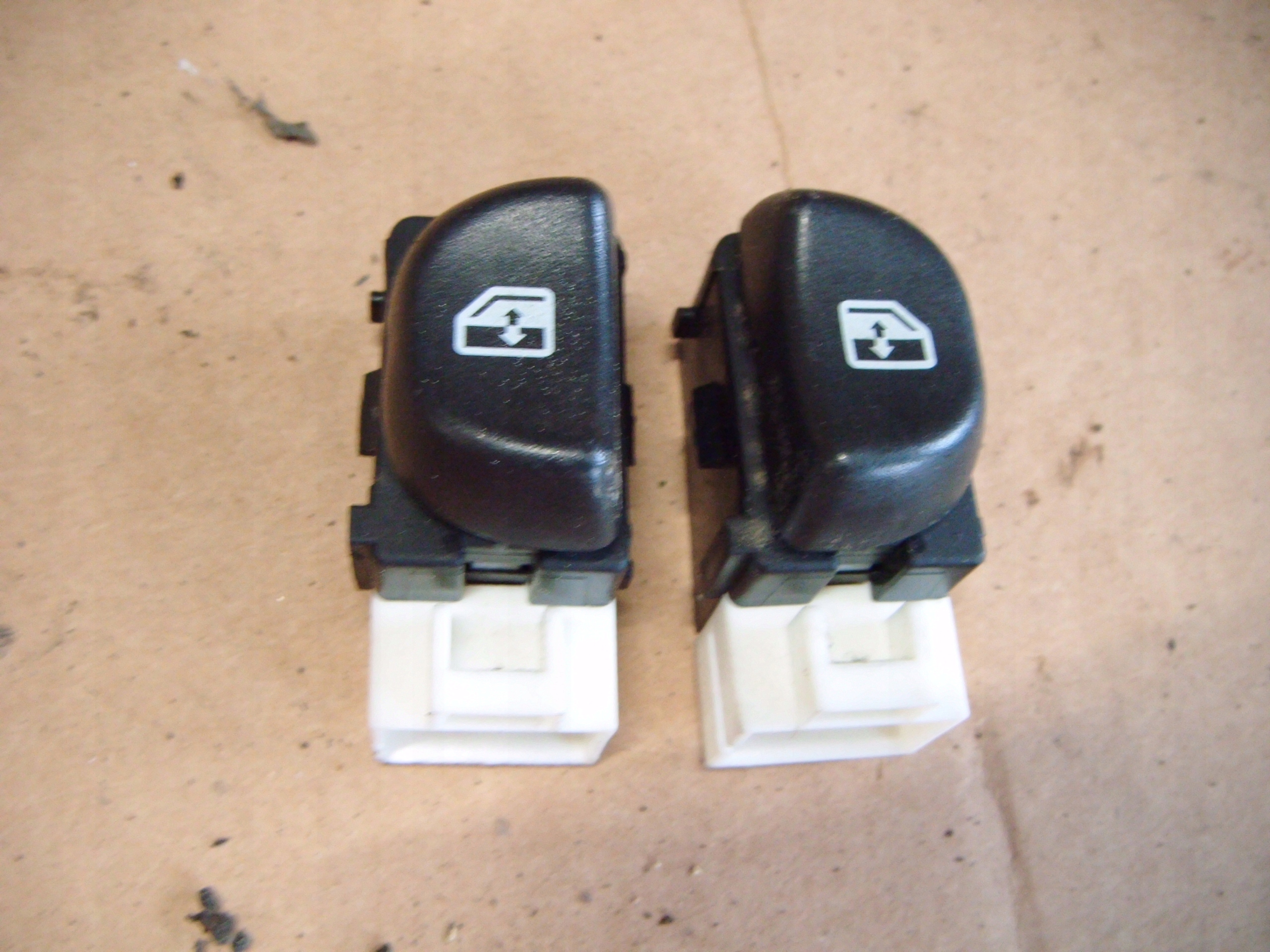 CHEVROLET HHR PRZEŁĄCZNIK SZYBY PRAWY LEWY