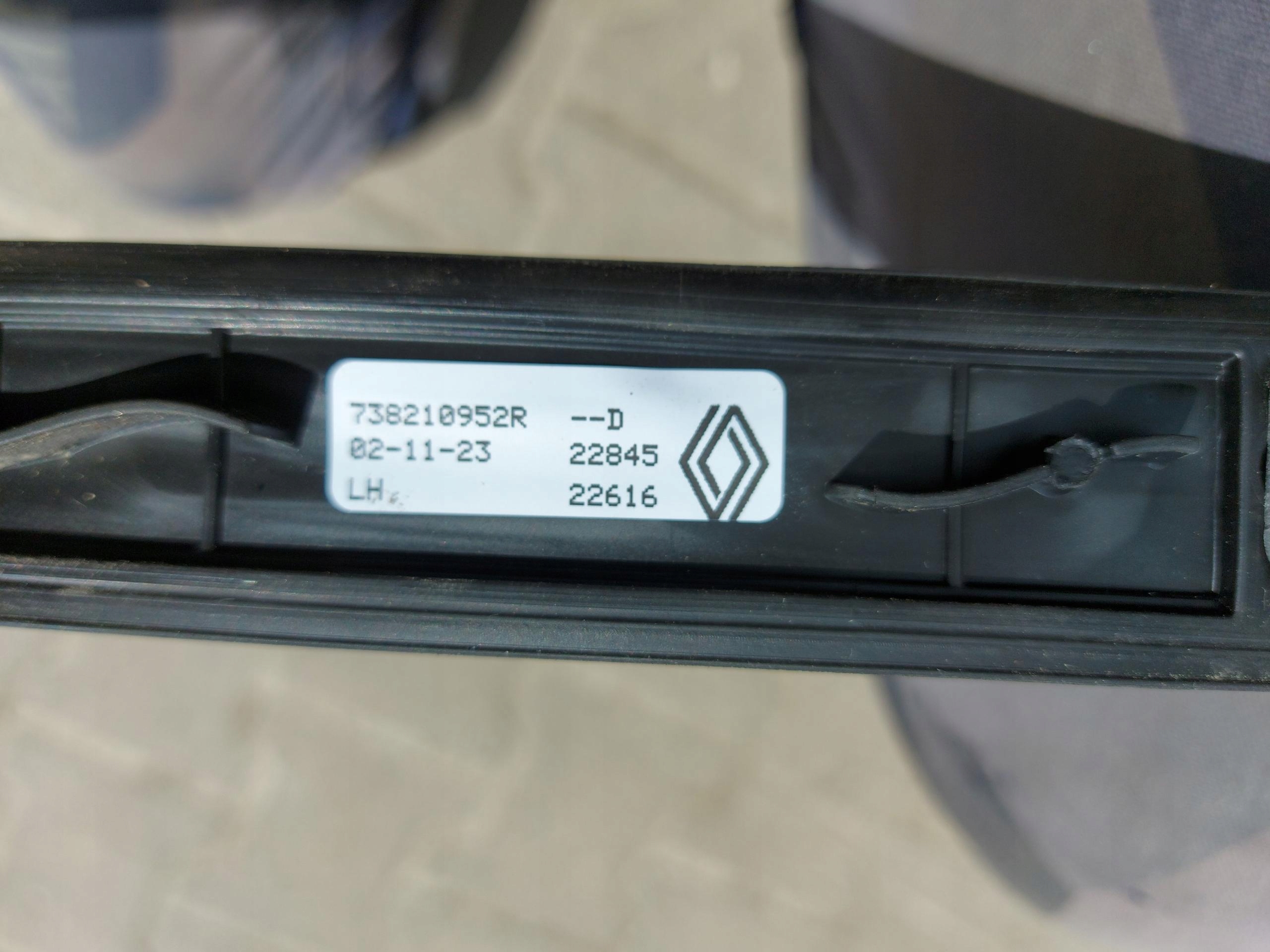 RENAULT AUSTRAL E Barres de toit longitudinales Toit 738210952R