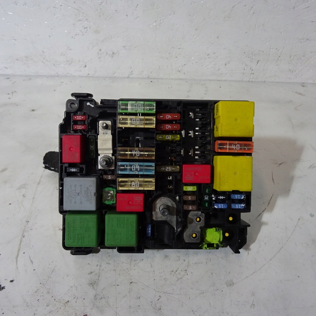 PEUGEOT 208 Module fusibles 9804848480