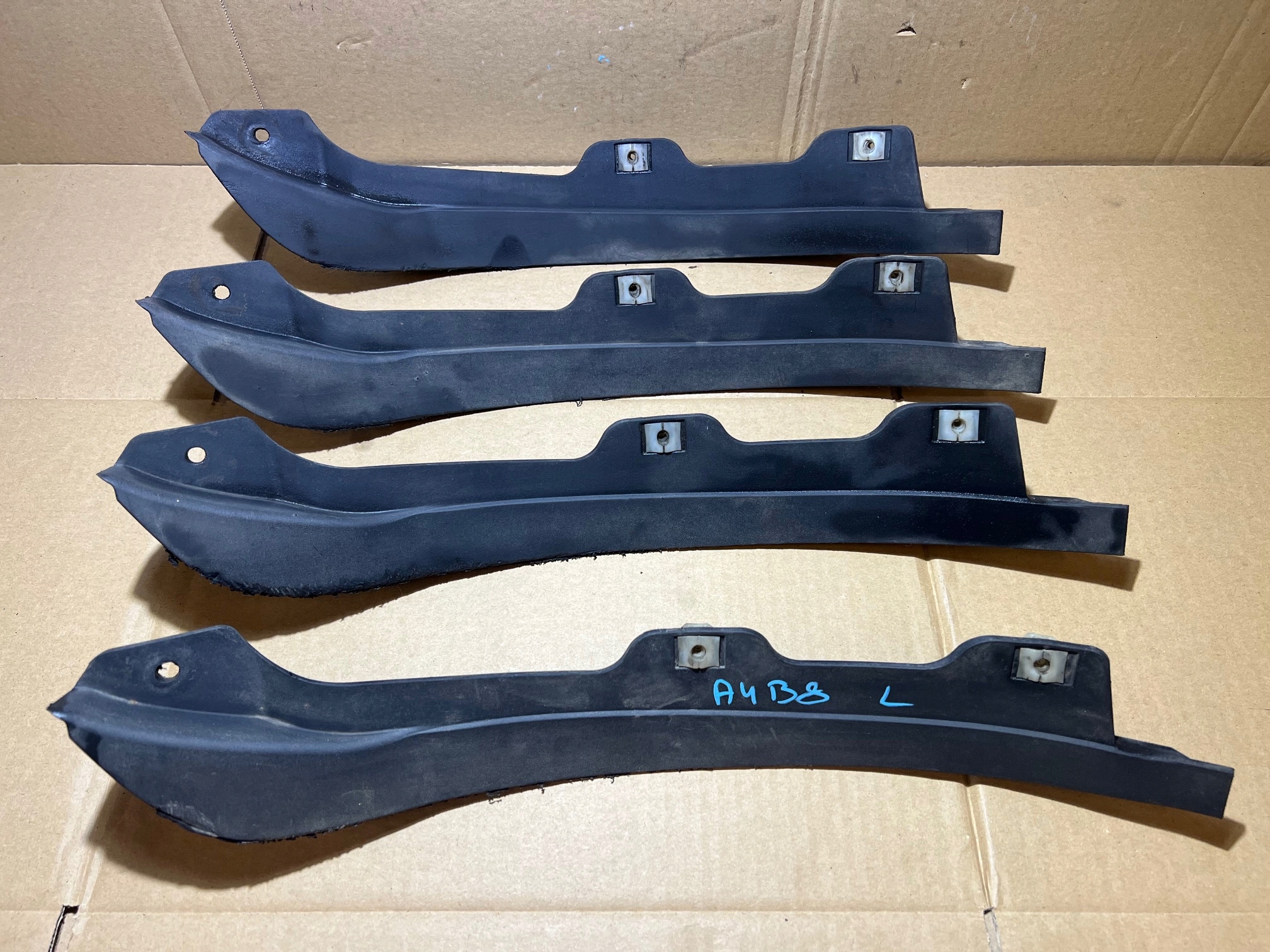 AUDI A4 B8 spoiler paraspruzzo NADKOLA Anteriore sinistra 8K0853887A