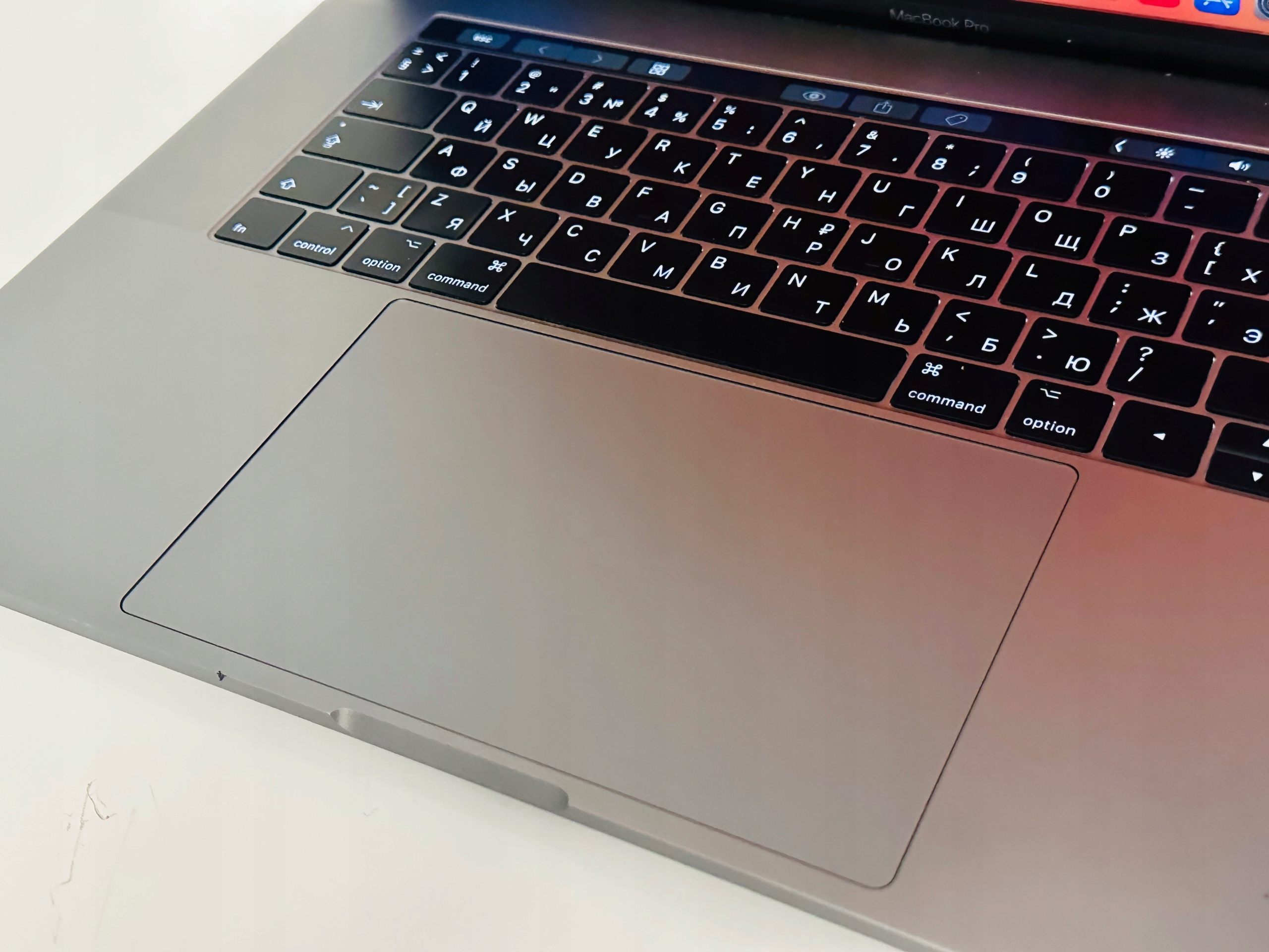 Apple macbook pro 15 2017 i7 radeon 16gb nvidia 256gb intel