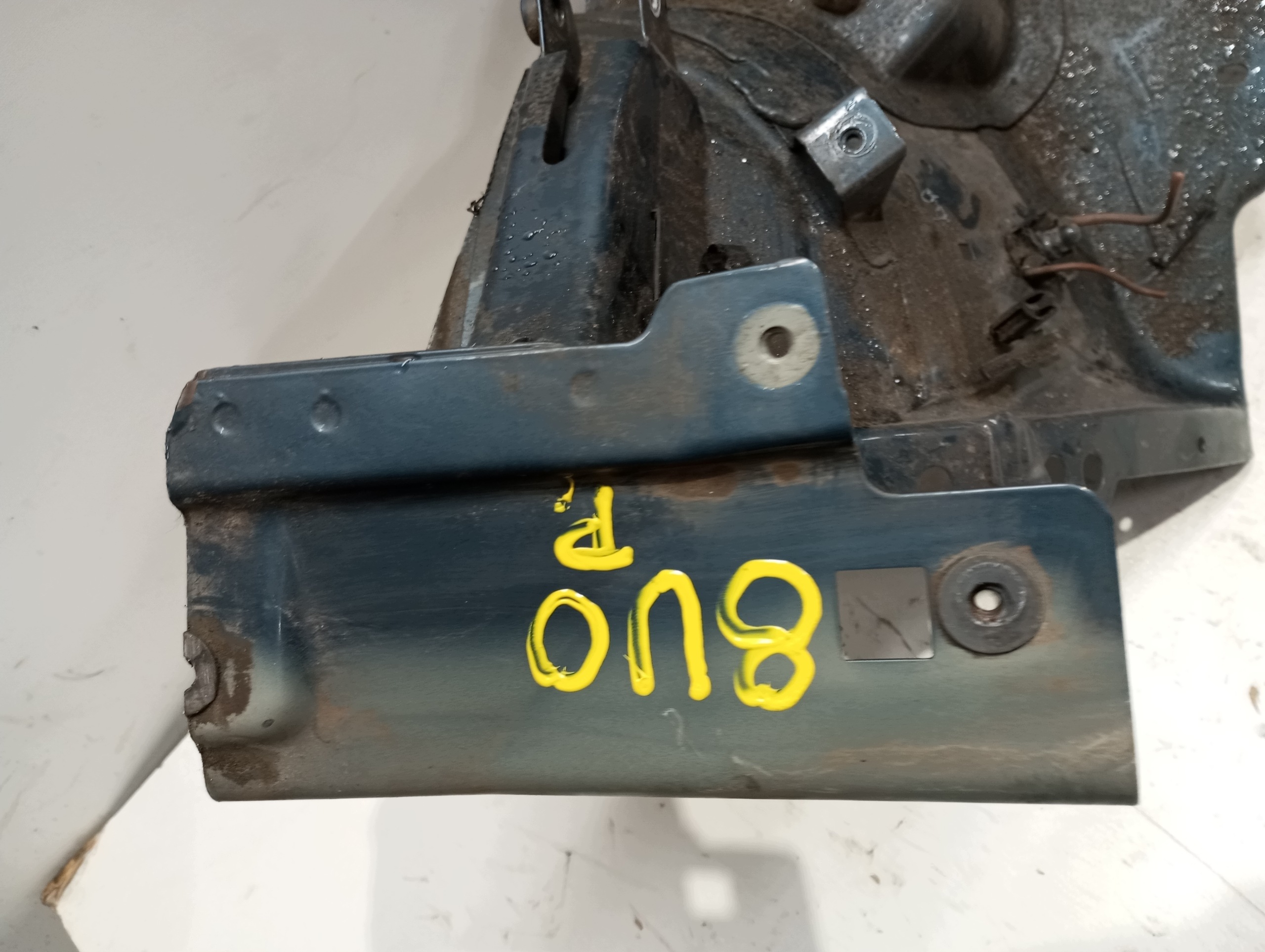 quarter right front AUDI Q3 8U0