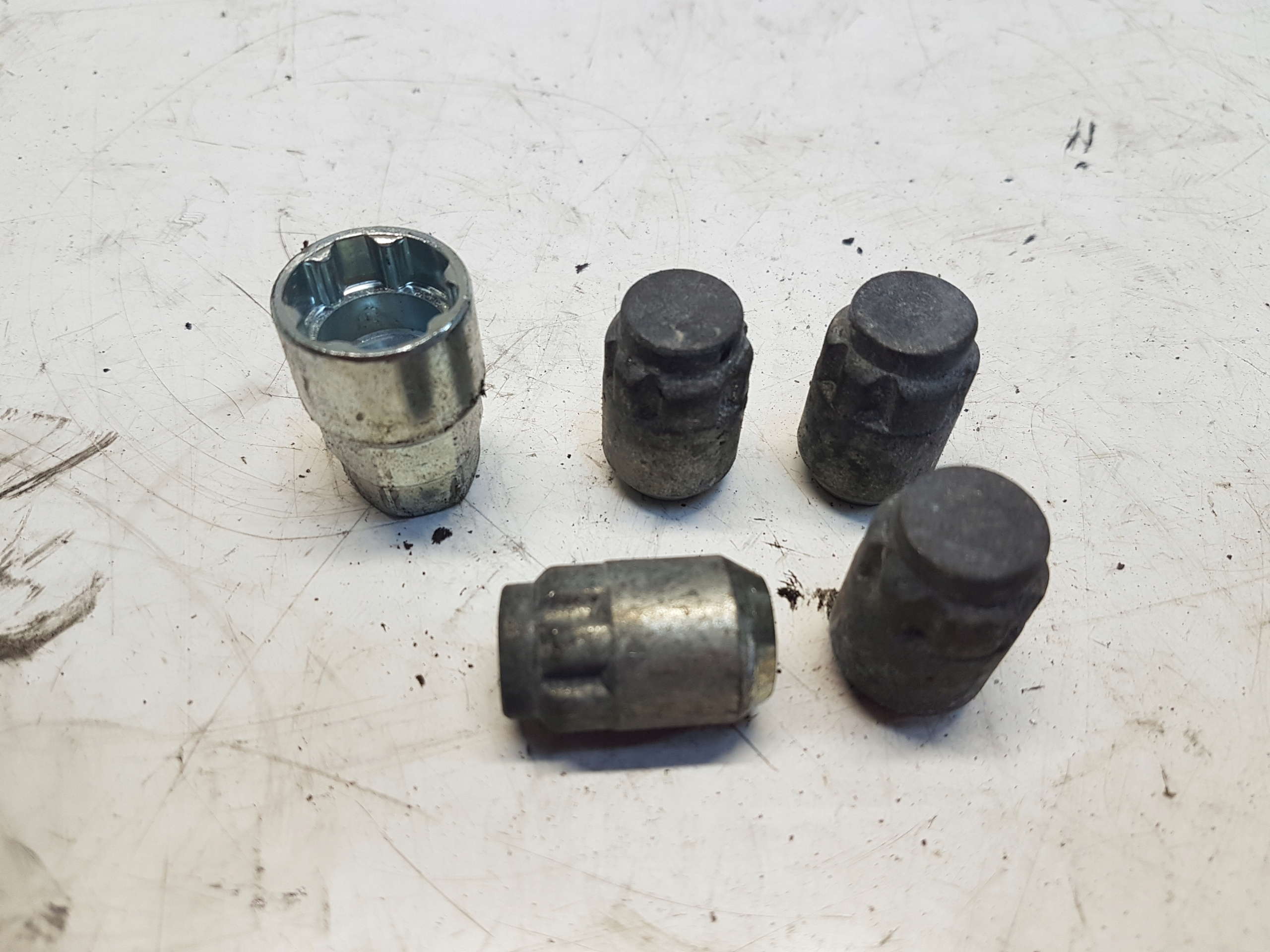 Jaguar XE x760 злодії контргайки