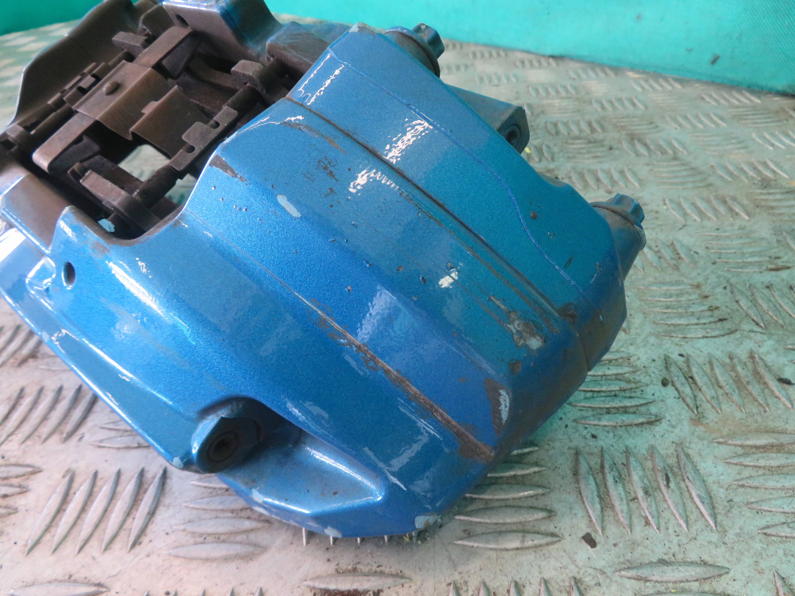 caliper brake left front MERCEDES W205 C KLASA 17R