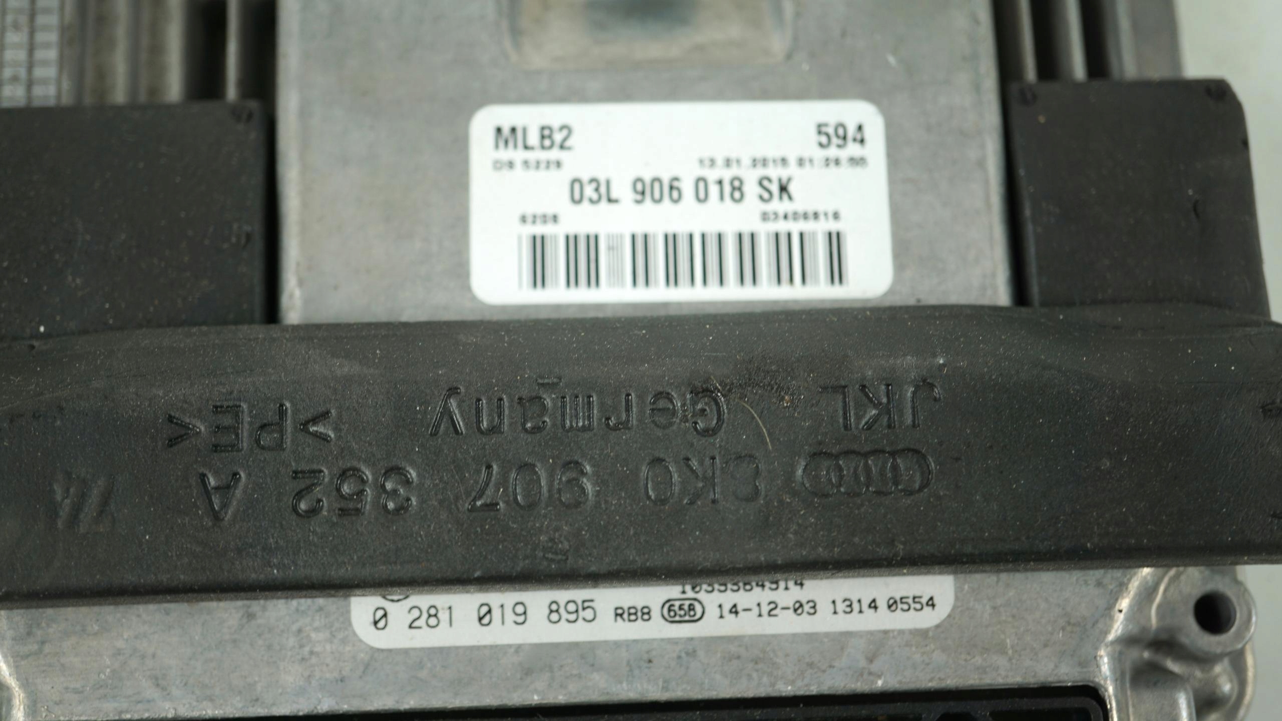computer control unit of the engine AUDI A4 B8 2.0 TDI 03L906018SK 0281019895