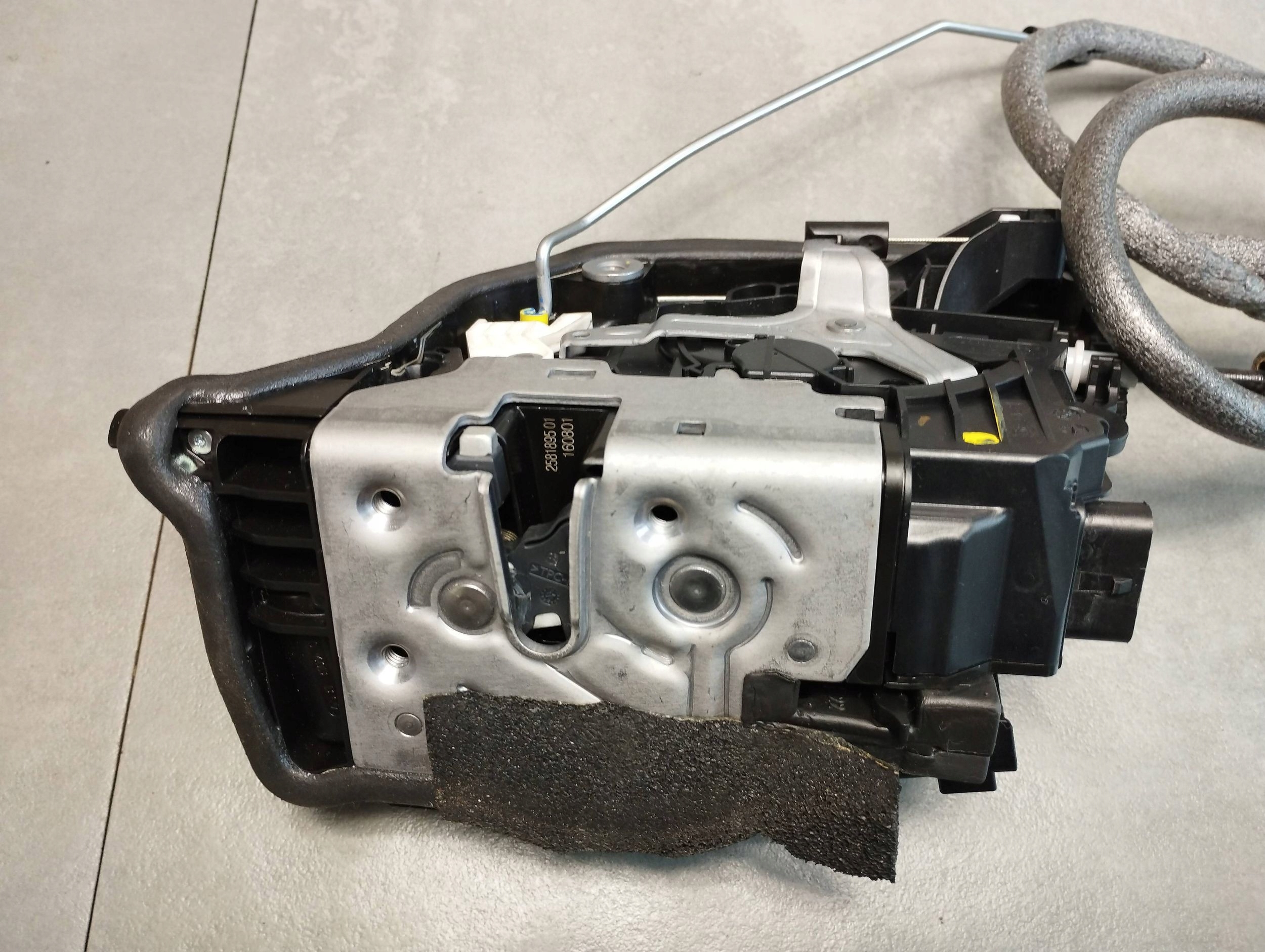 BMW 7 G11 lock left rear part 2581895