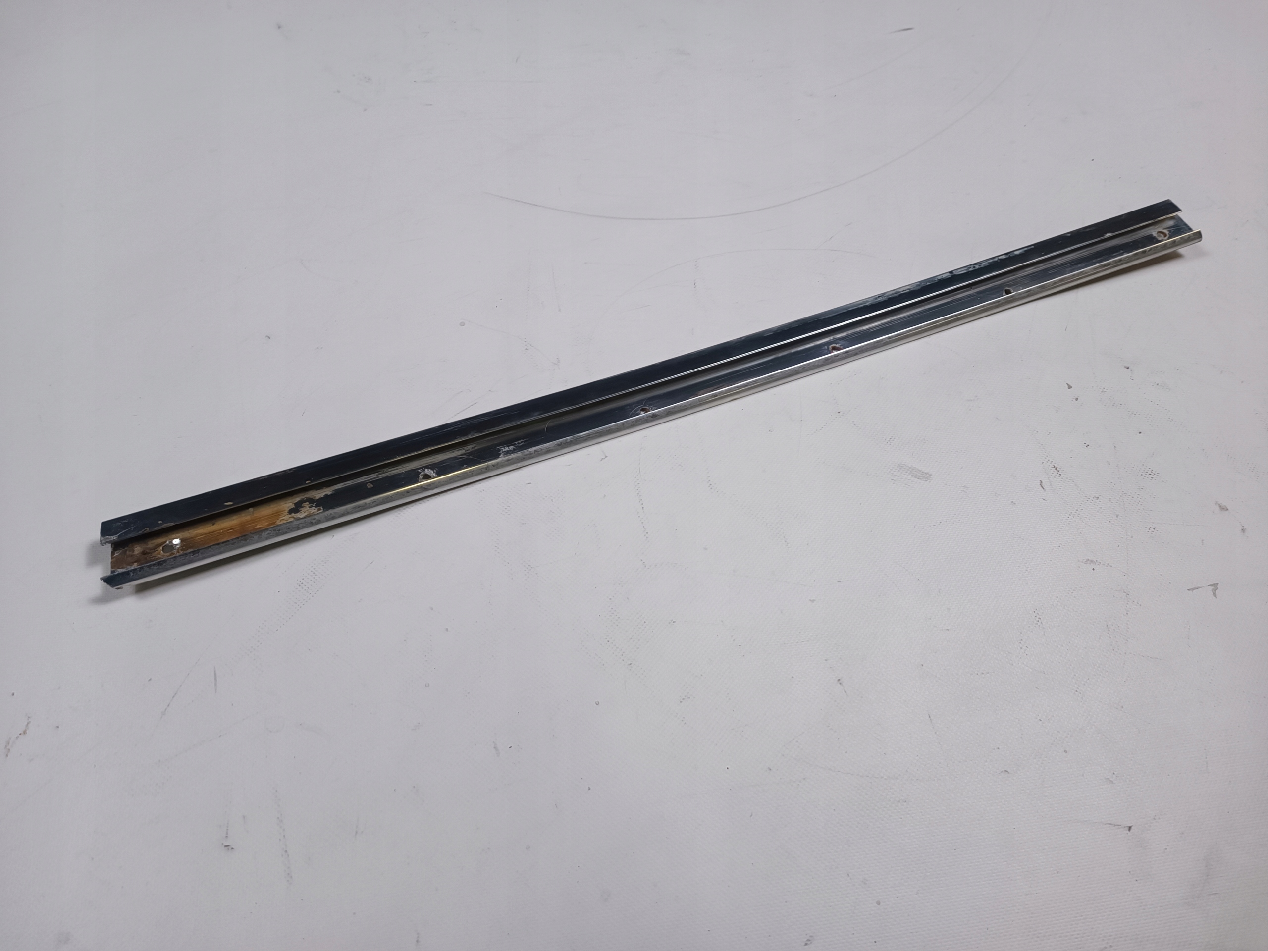 KKM4267 - Молдинг хром левый над стеклом Mercedes SL R107