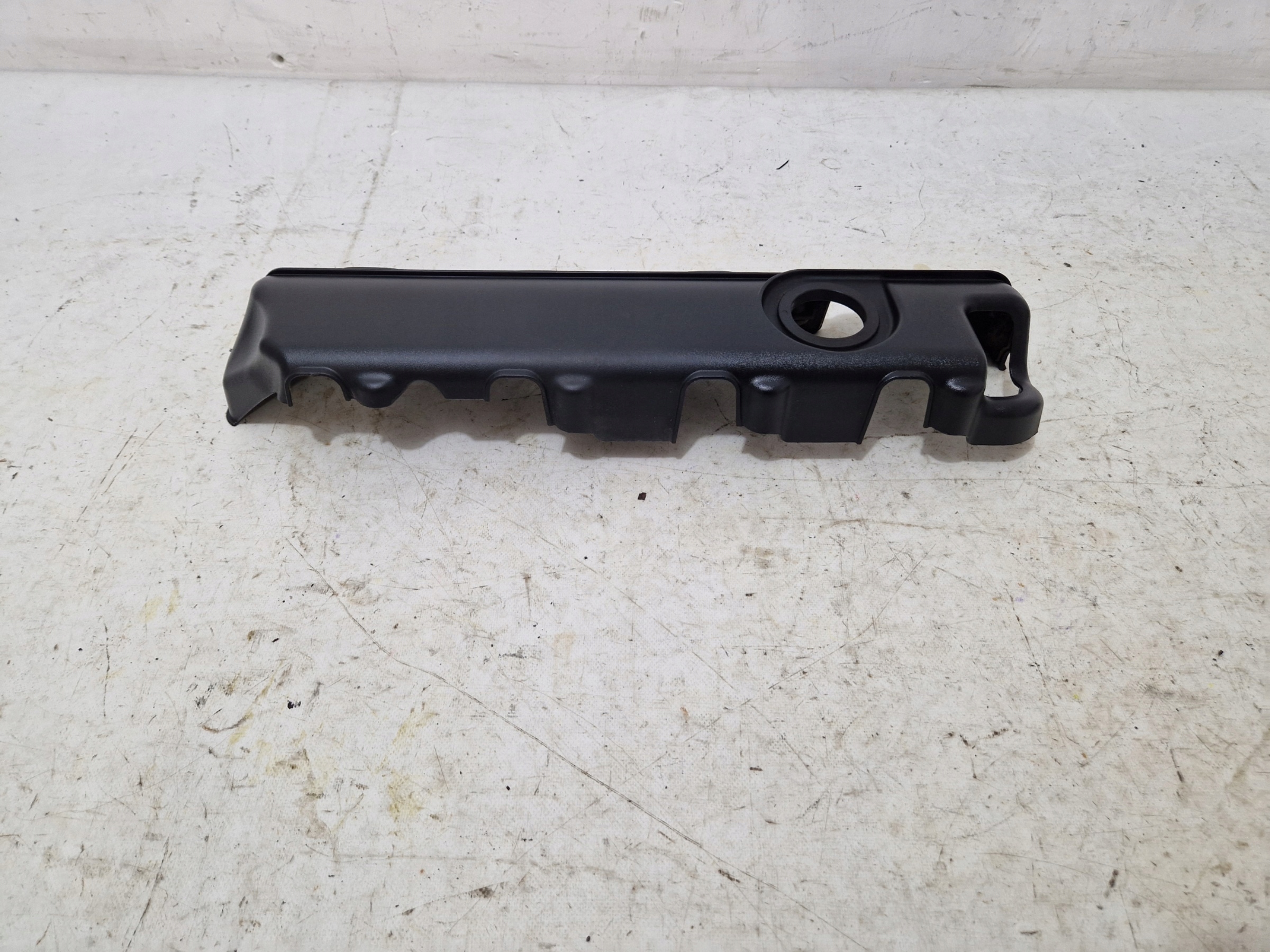 CADILLAC ESCALADE IV 15- 6.2 V8 Blende Abdeckung der Ventile links 12634656