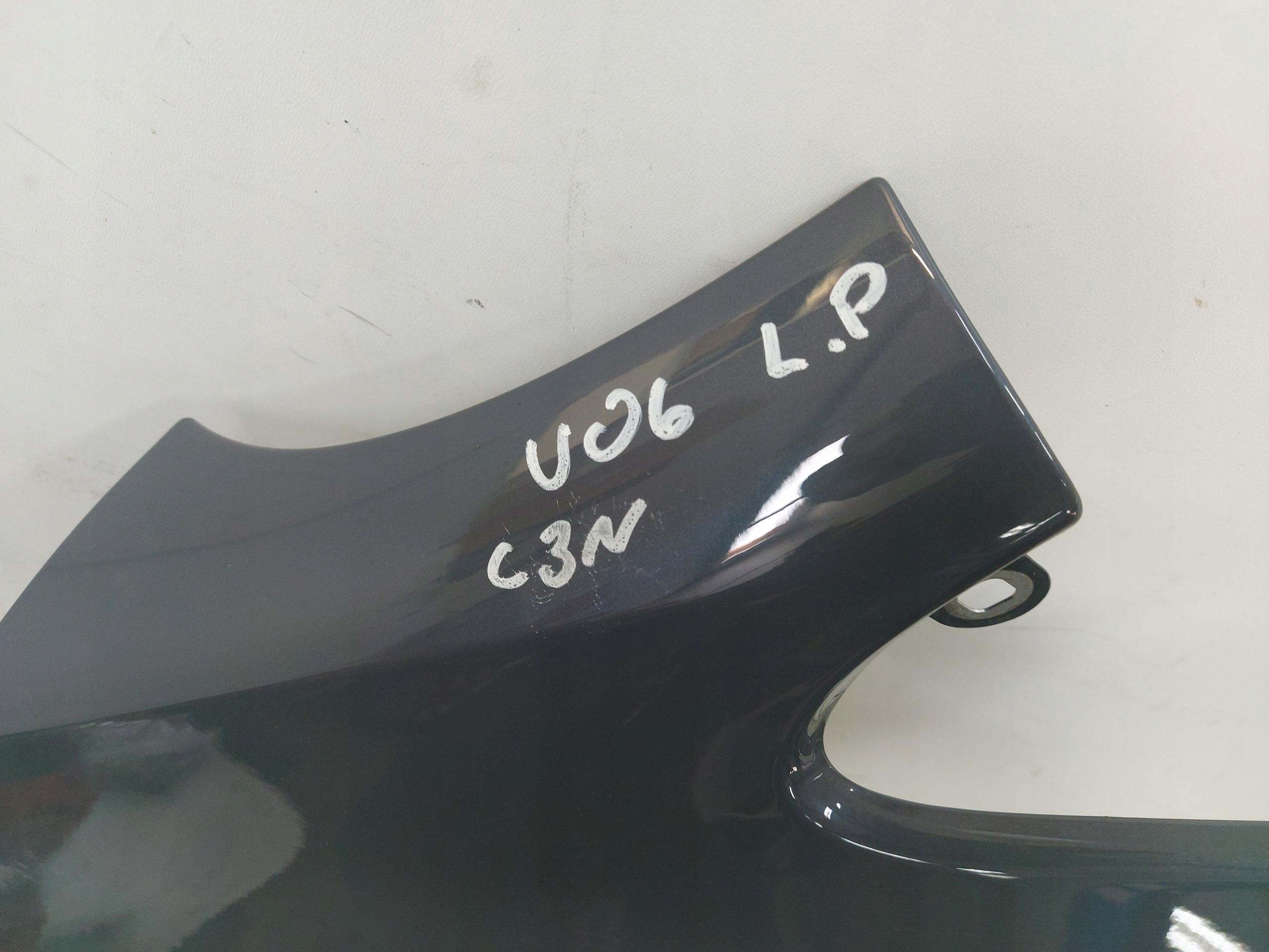 BMW U06 220d blatník levý předek šedý C3N