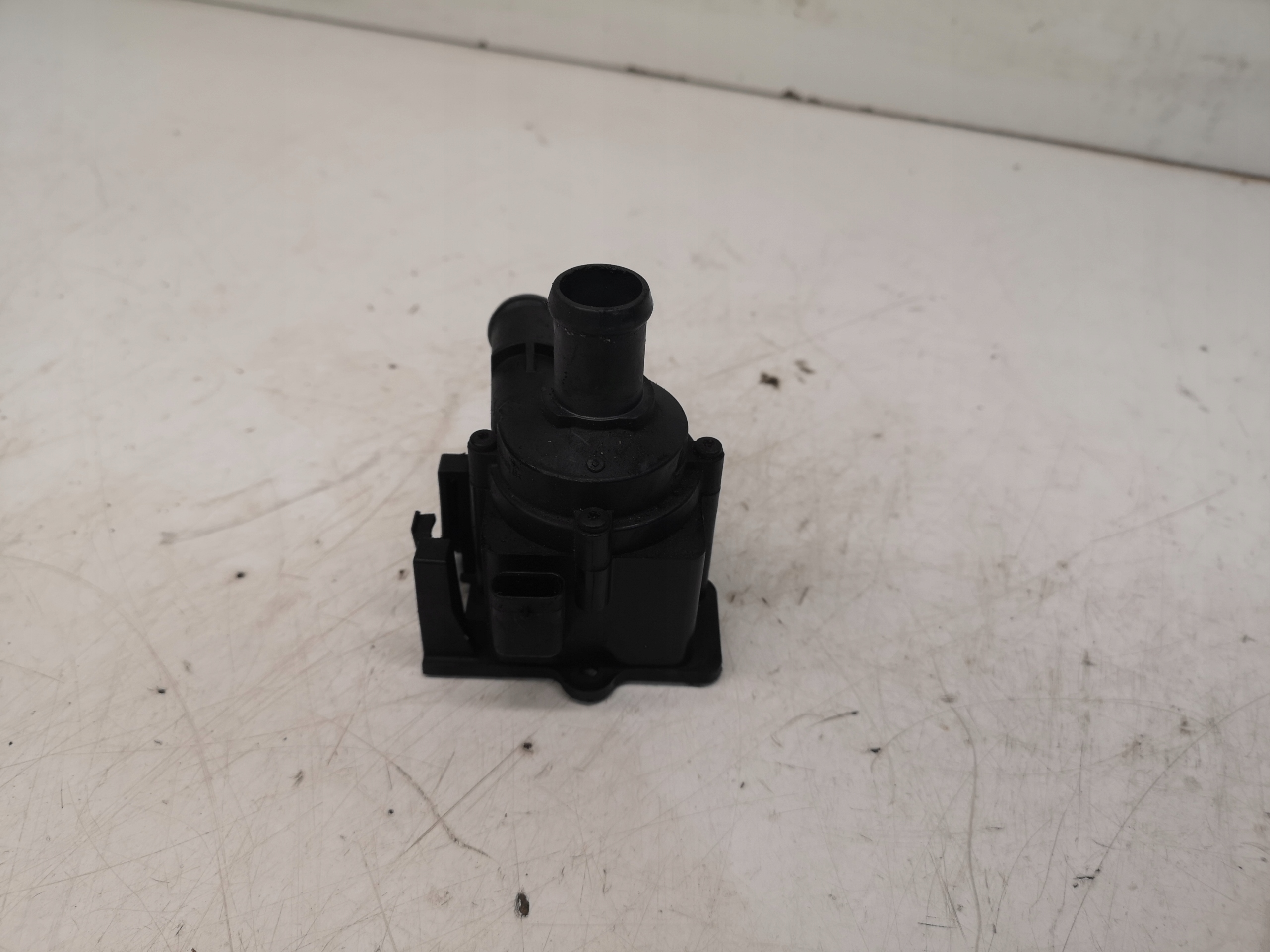 supplementary water pump AUDI VW 06H121601M
