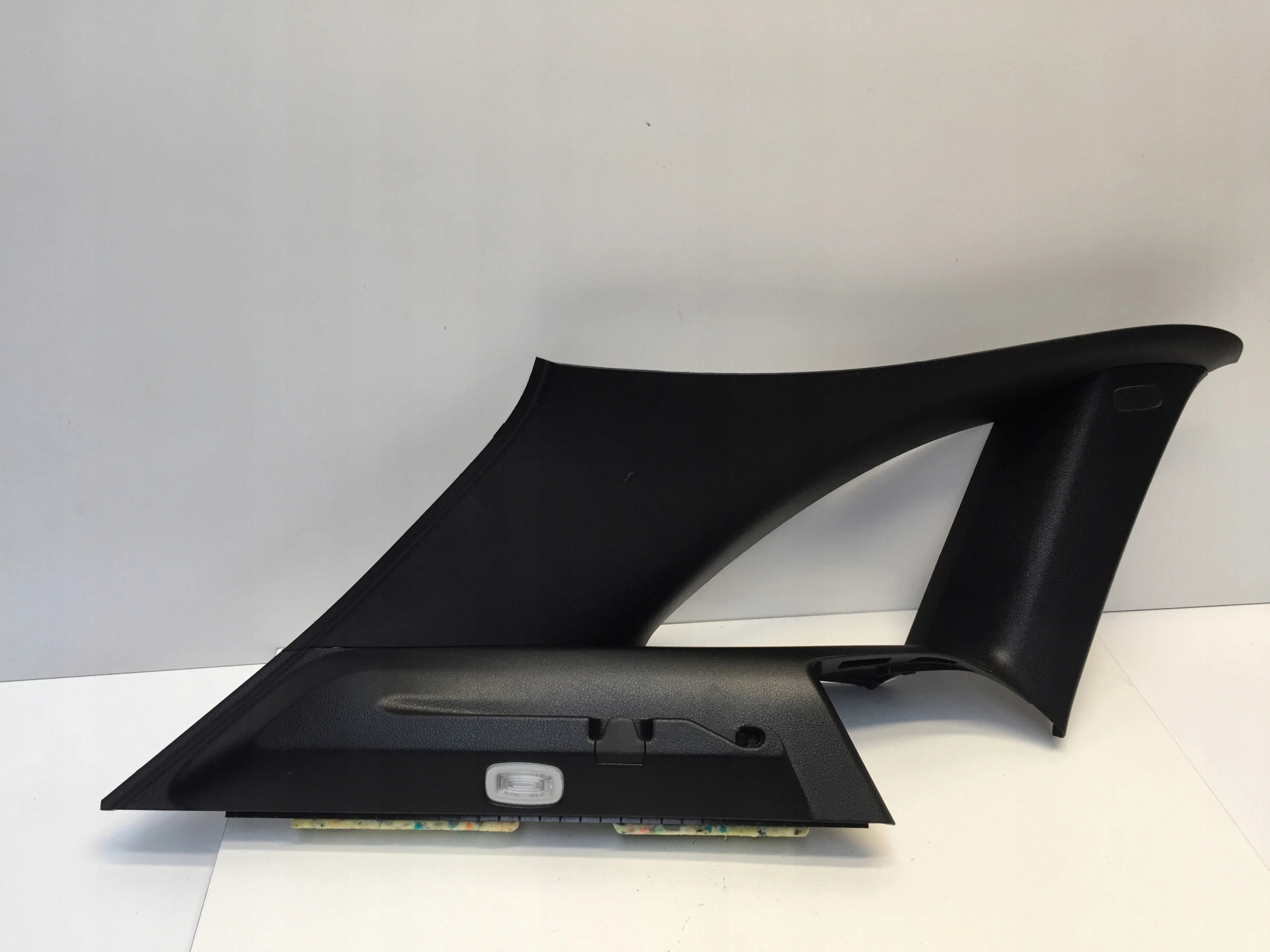 A2476901100 - MERCEDES B W247 облицовка стойки задний левый