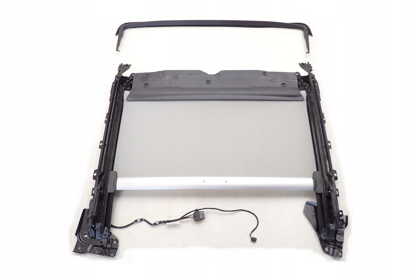 P5/303 - VW GOLF 7 люк рольставни 16R