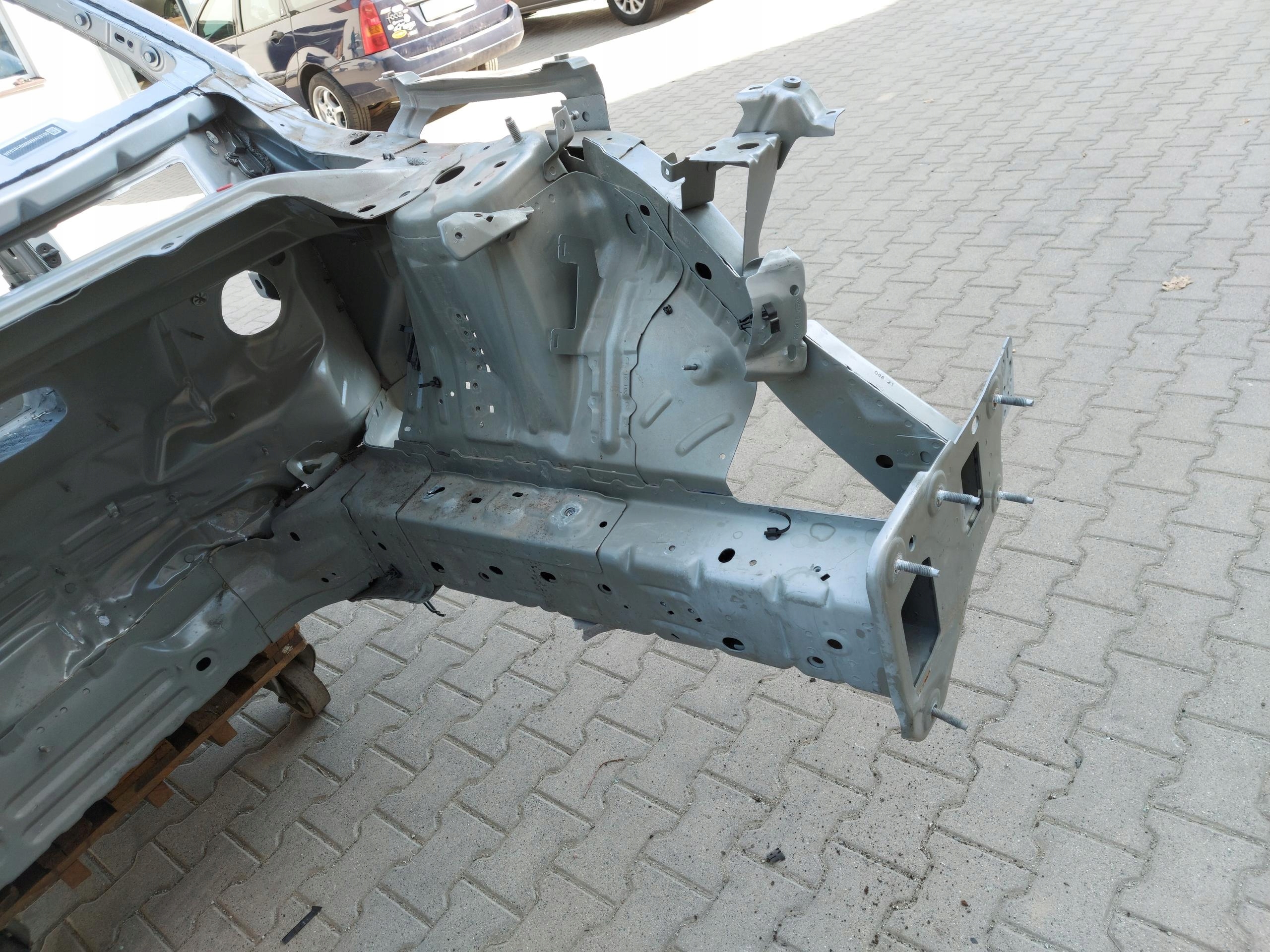 Ford Mustang Mach-E PODŁUŻNICA ĆWIARTKA LEWA PRZÓD Producent części Ford OE