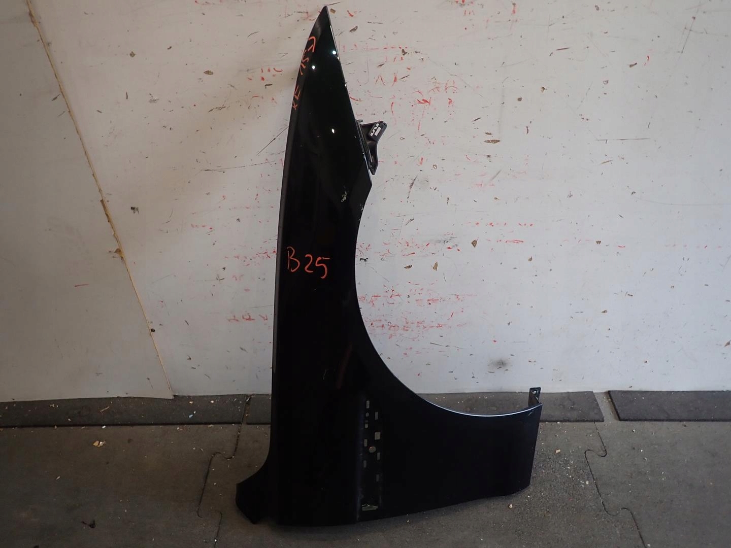 fender front front right JAGUAR XE 2015