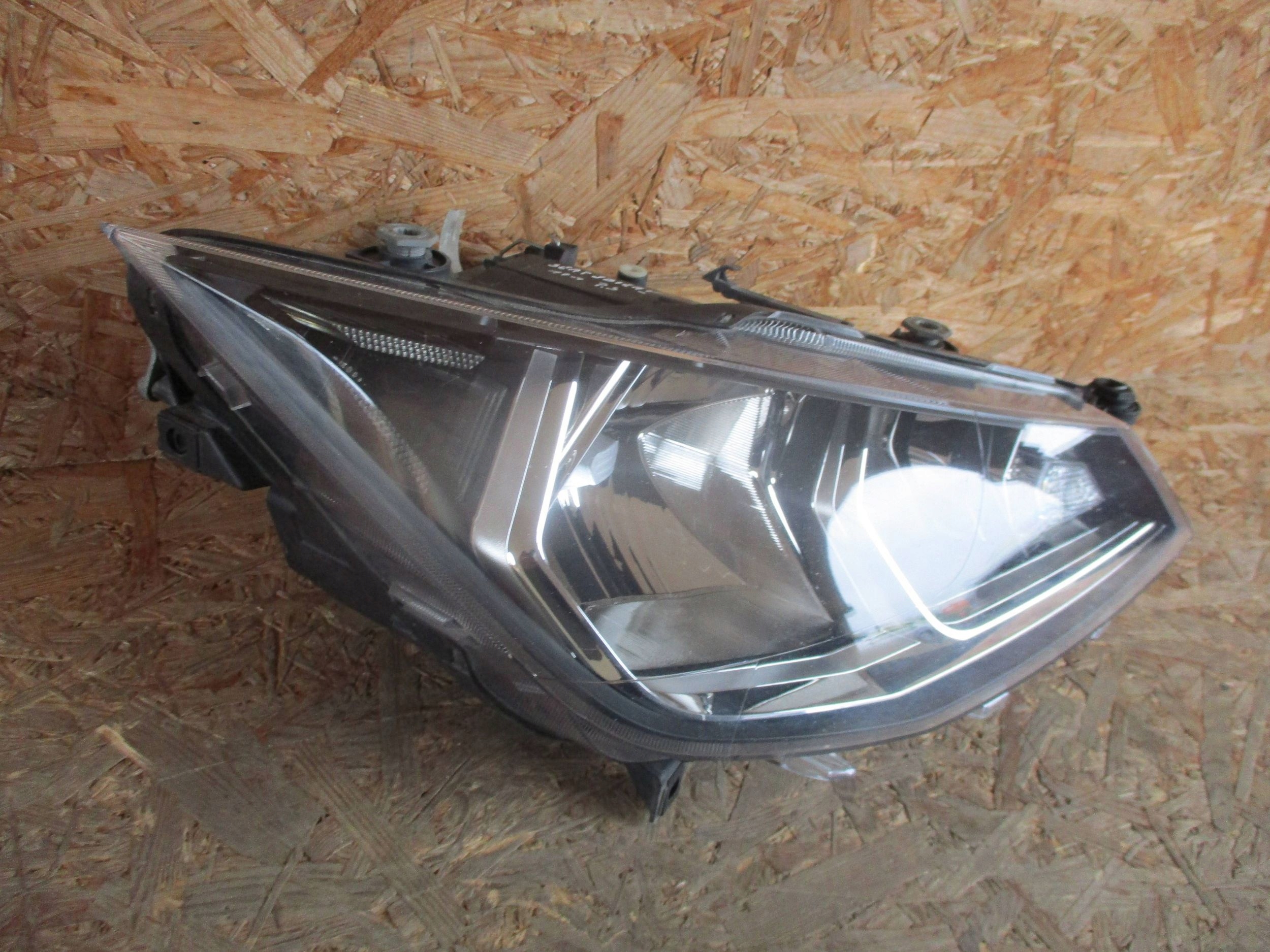light front front right SEAT IBIZA V 17- 6F1