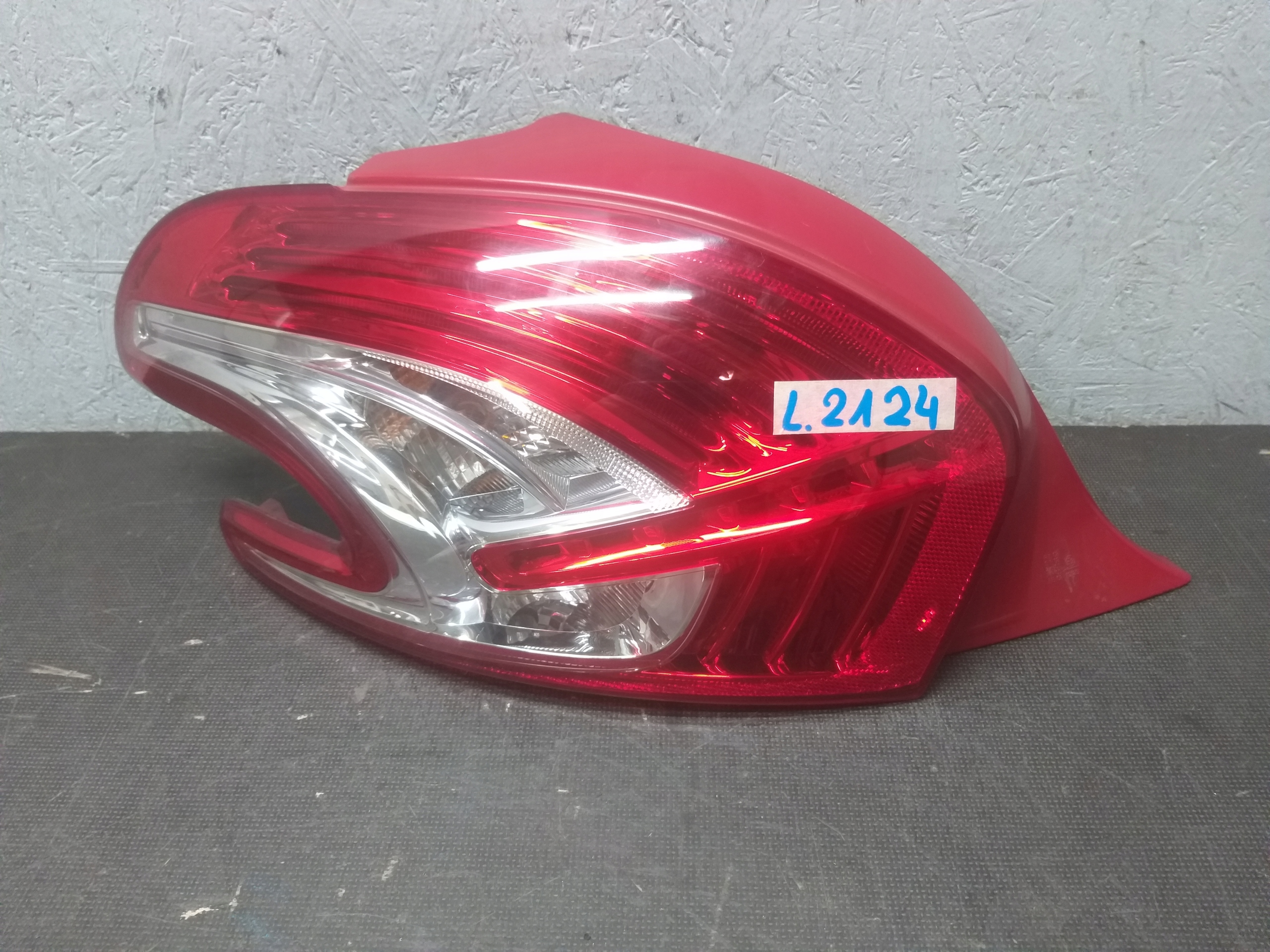 LIGHT REAR PART LEFT PEUGEOT 208 LED 96722628280