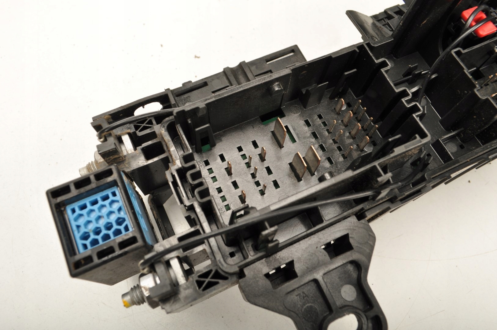 Tesla Model S SKRZYNKA BEZPIECZNIKÓW 1034405-90-C Typ samochodu Samochody osobowe