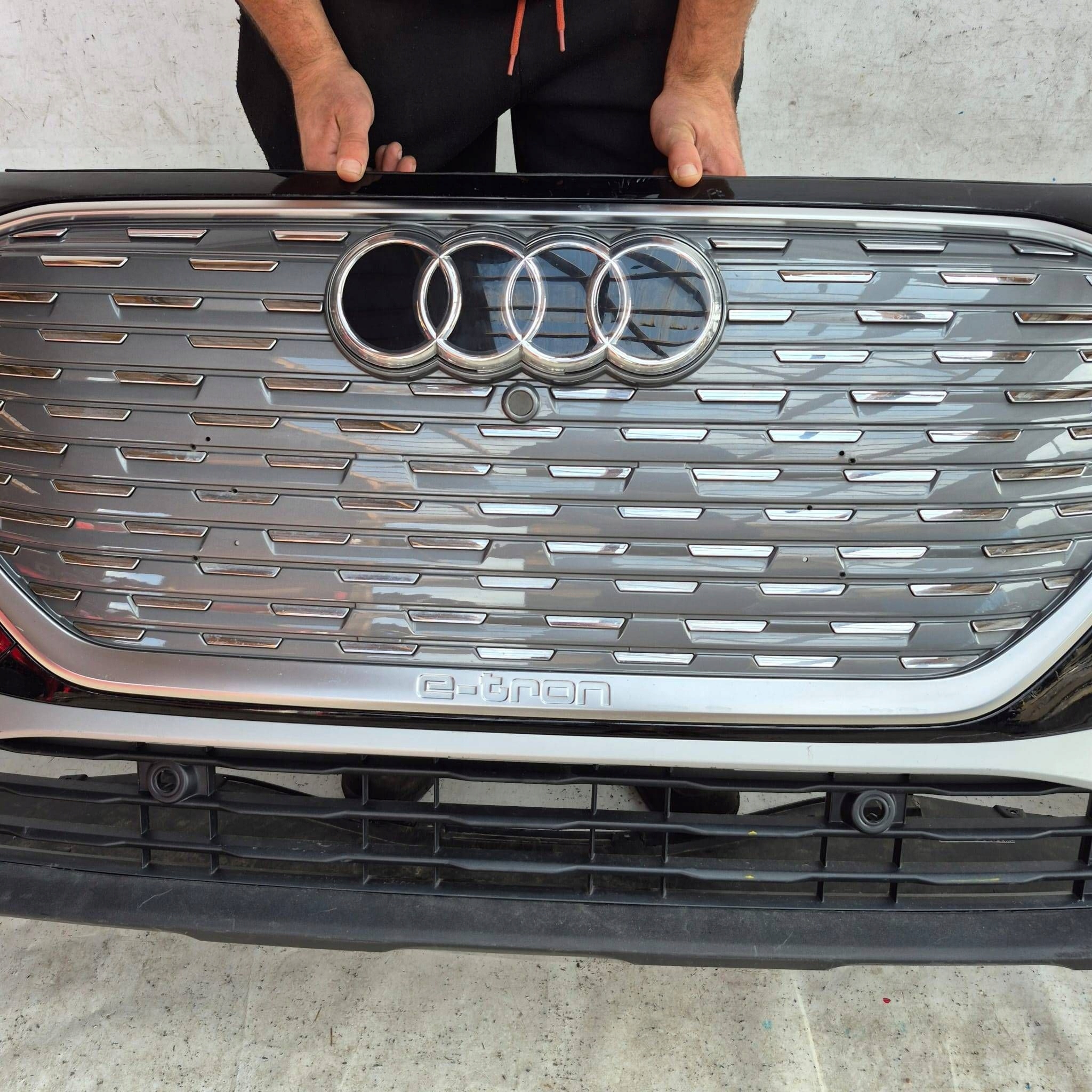 AUDI Q4 E-TRON 21-> bumper front front washer PDC