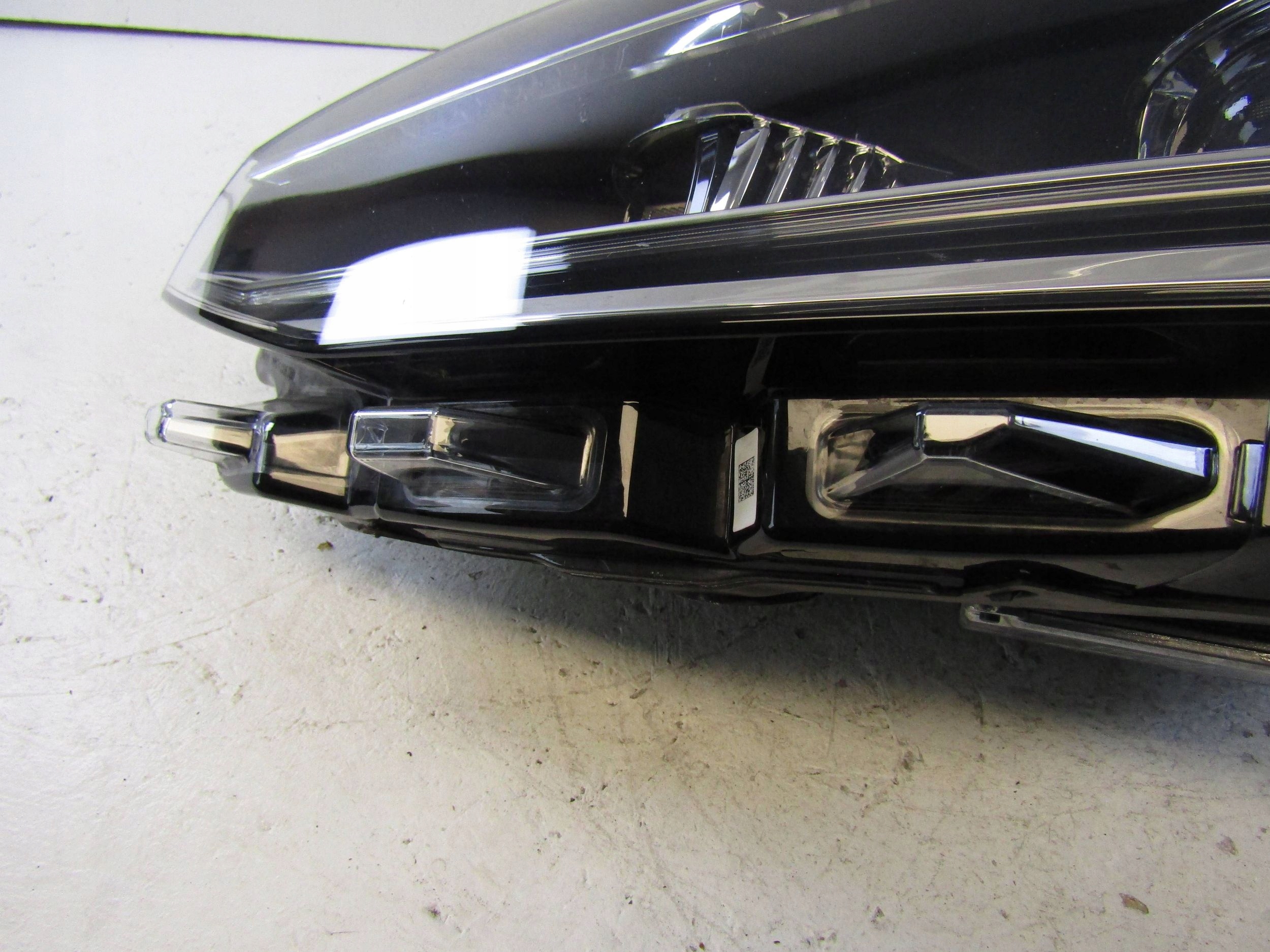 VW Sportsvan lift light left Full Led 517941081