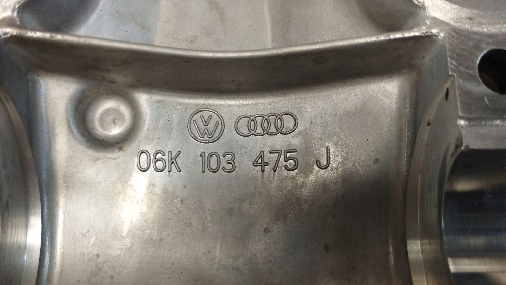Volkswagen Golf VIII 8 2.0 tfsi Abdeckung der Ventile 06K103475J