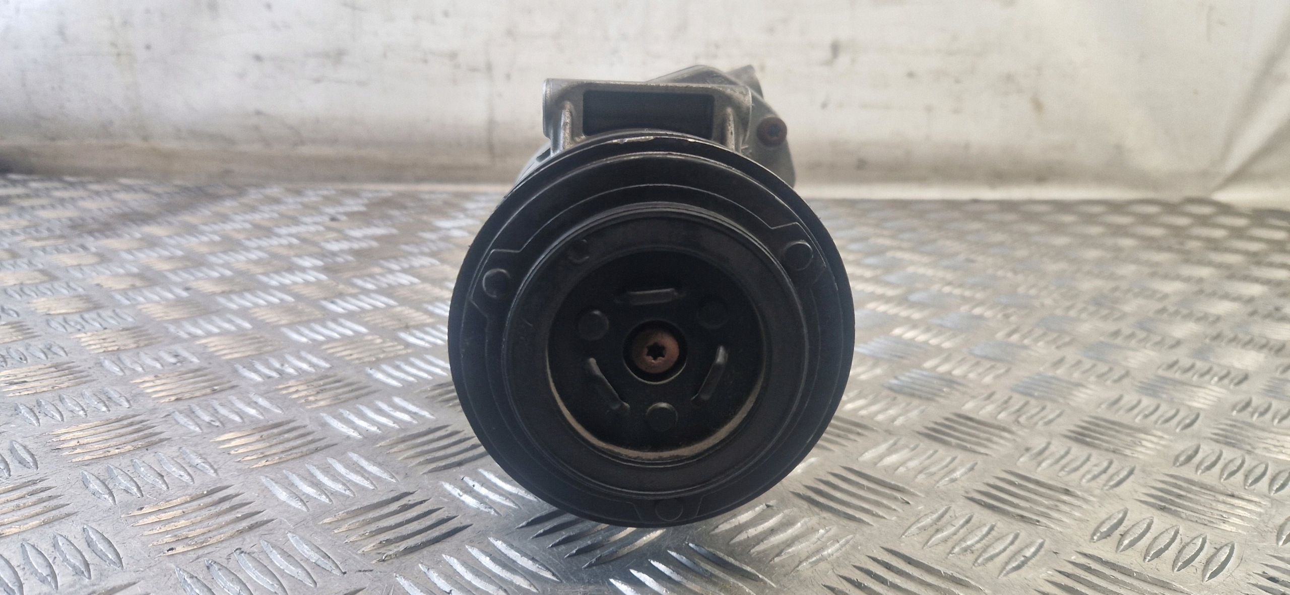 compressor of the air conditioning compressor; OPEL MERIVA B 1.4B 06573018