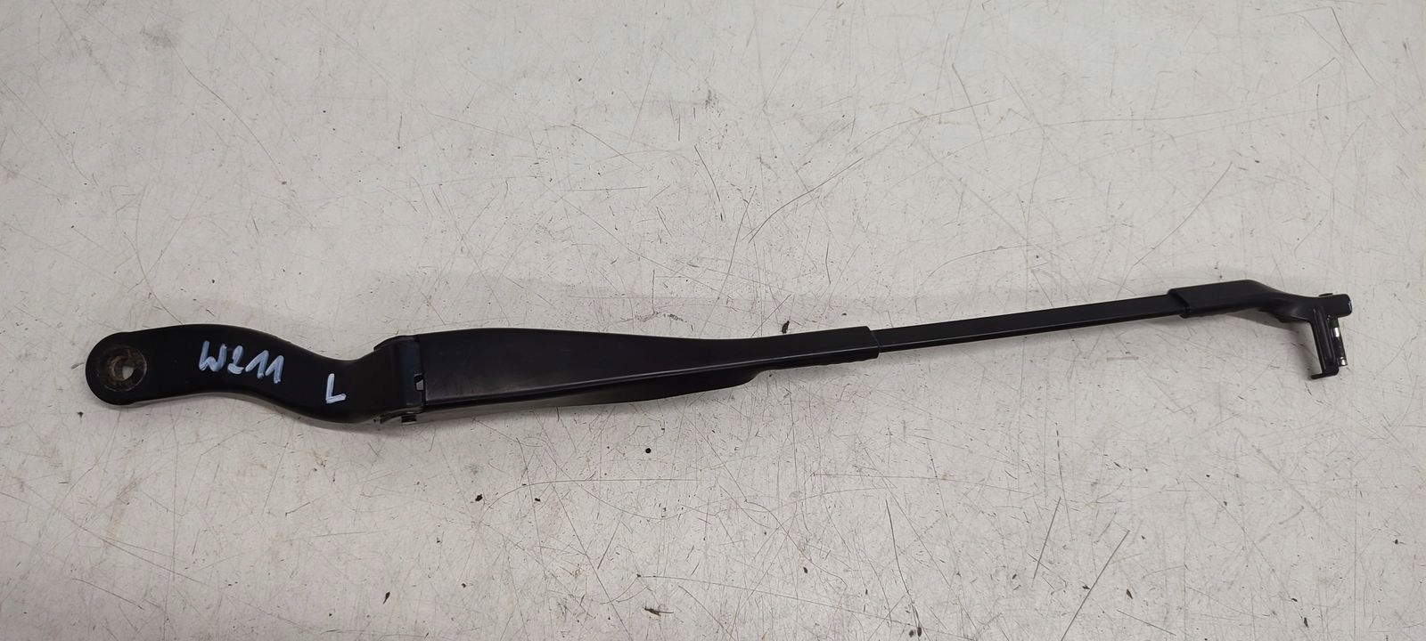 wiper arm left Mercedes W211 3,0 CDI V6