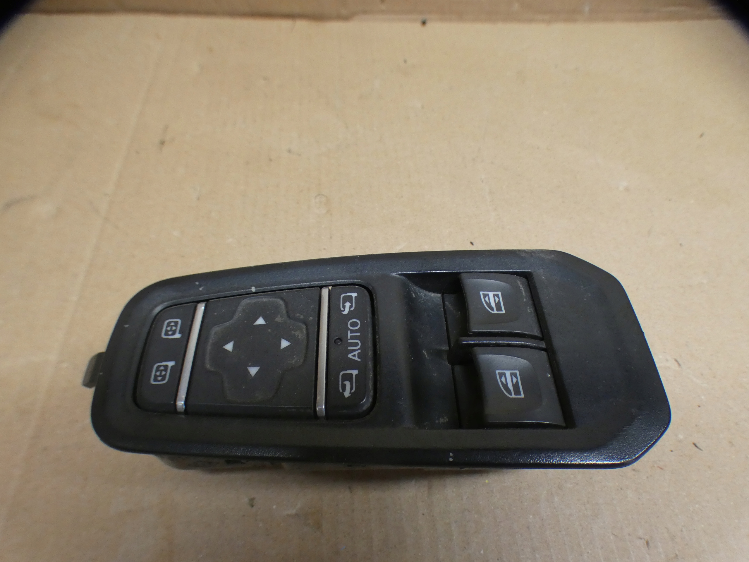 window control switch and of mirrors RENAULT TRAFIC III 809617863R - EU