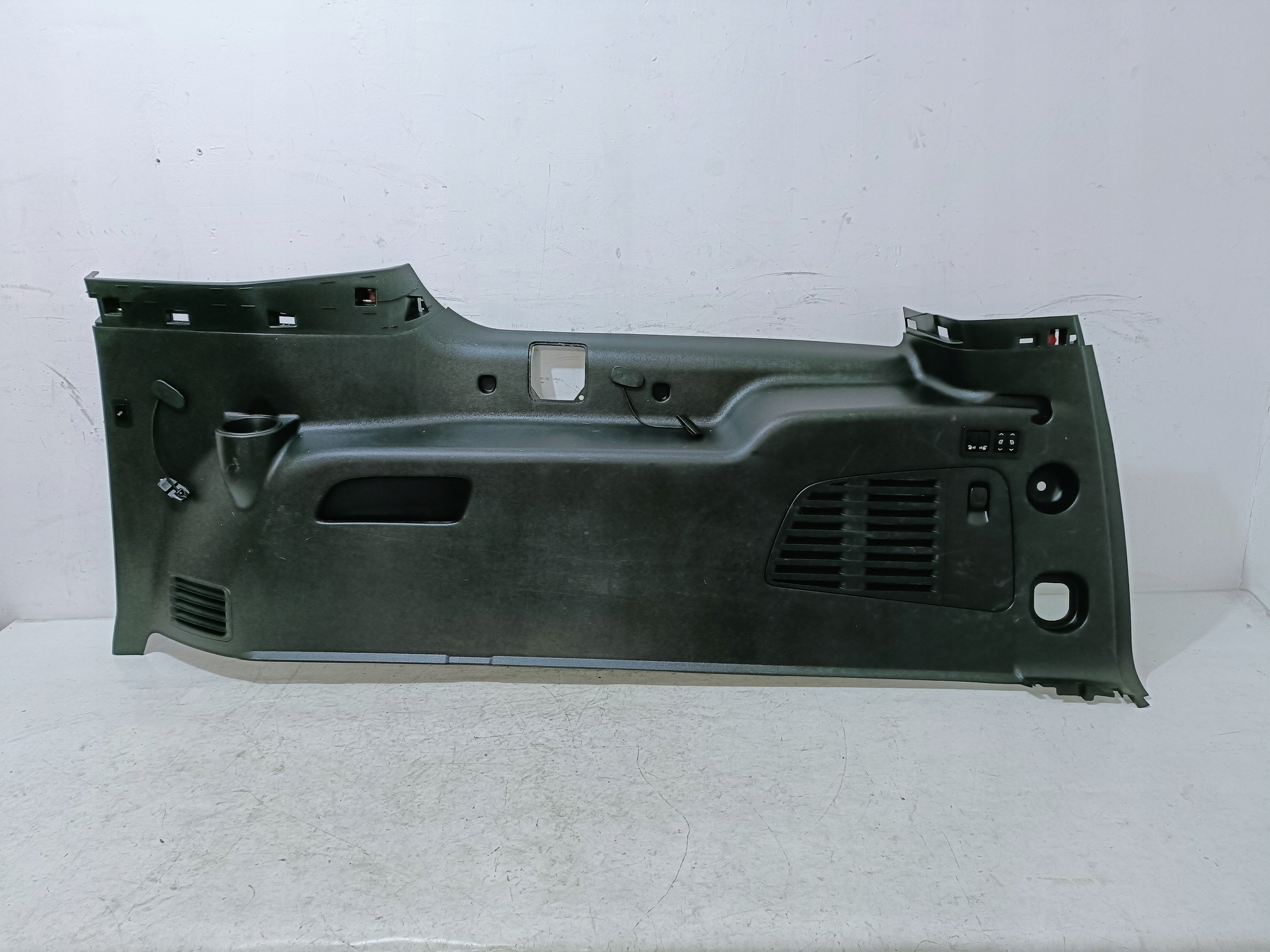 CADILLAC ESCALADE IV 15- boot upholstery right 23220884
