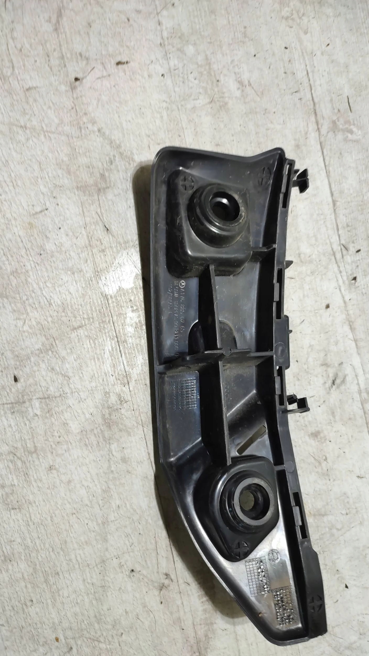 Mercedes-Benz A W176 2017 rear part side right bumper bracket