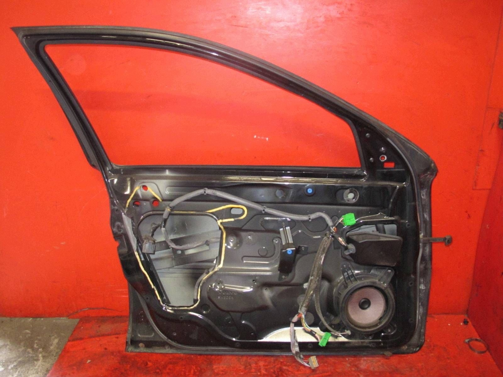 VOLVO V70 2 II 00- S60 and door left front front black, 019-26