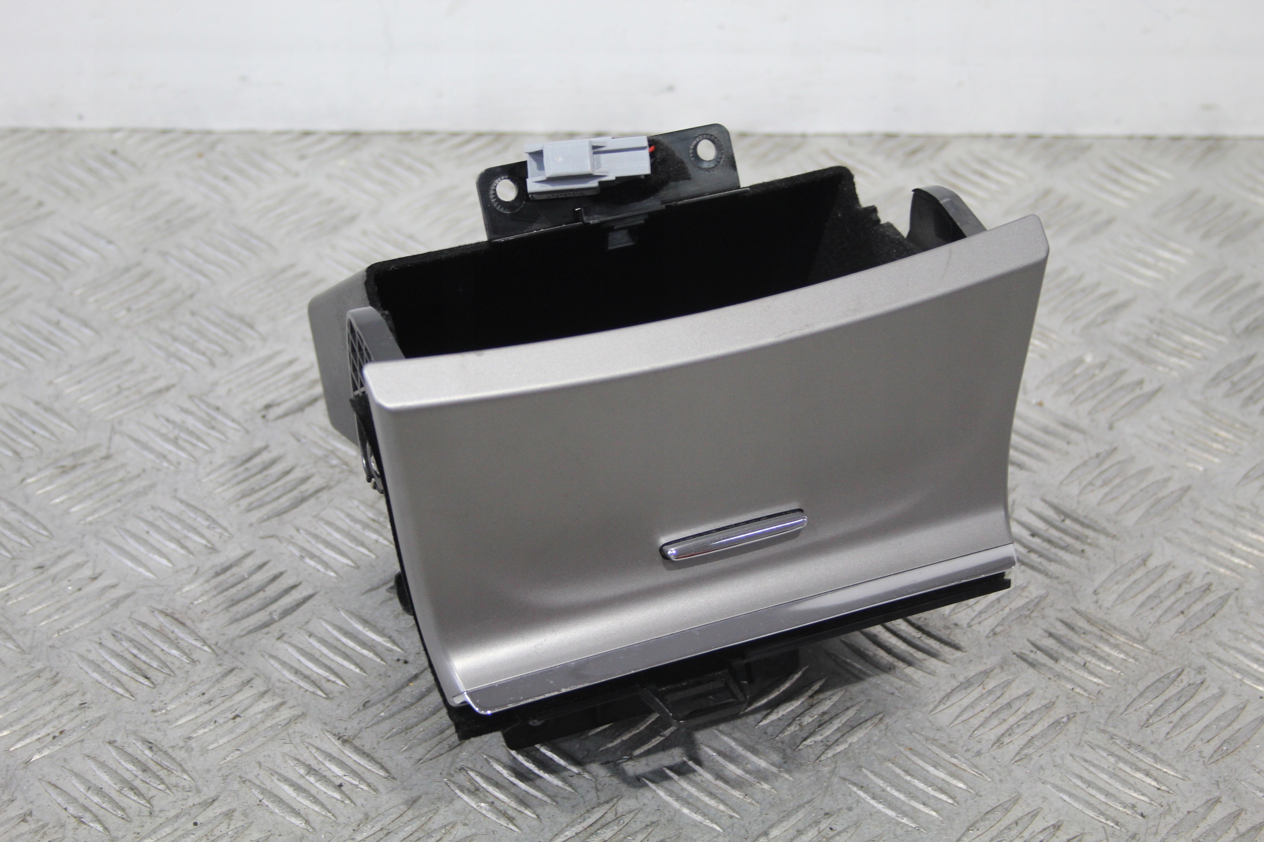 КОНСОЛЬ JEEP GRAND CHEROKEE WK2