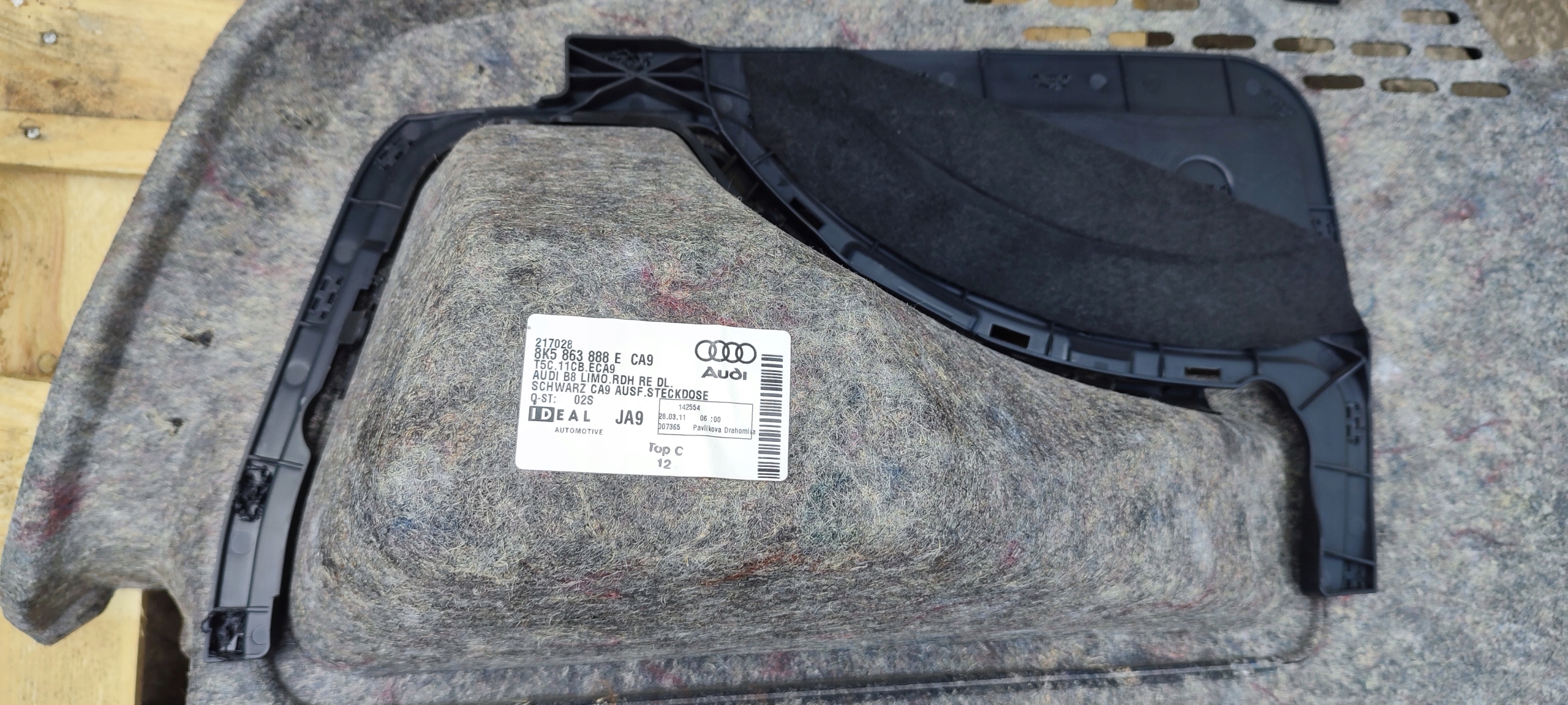 boot upholstery right Audi A4 B8 sedan 8K5863888E