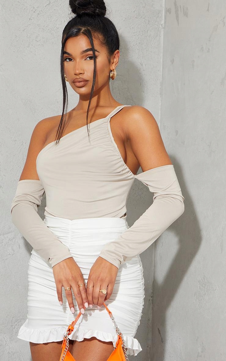 BEŻOWE BODY GŁADKIE PRETTYLITTLETHING 40 Kolor beżowy